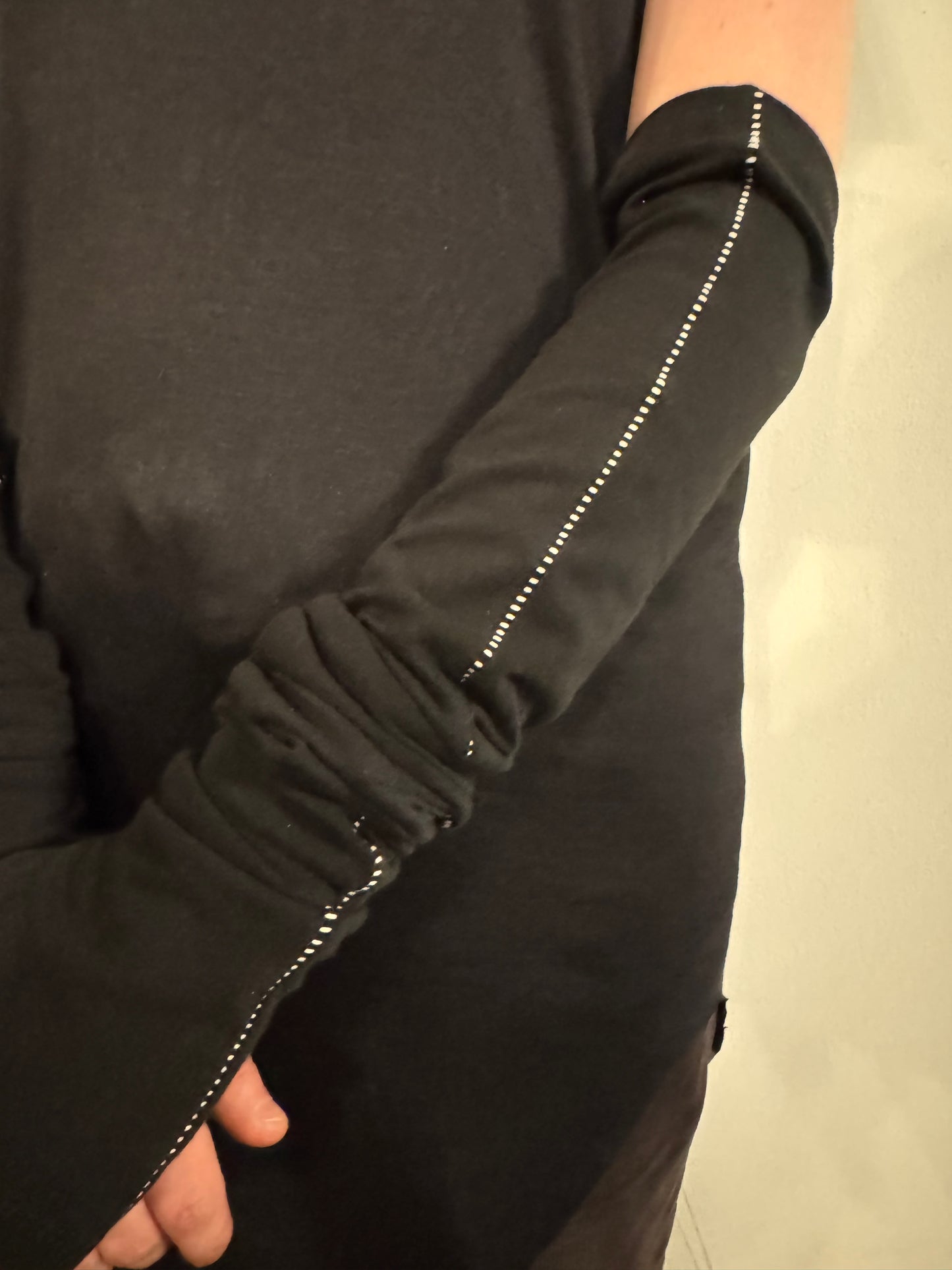 ZB- A  || OVERLOCKED LONG  ARM GAUNTLETS || BLACK + WHITE OVERLOCK