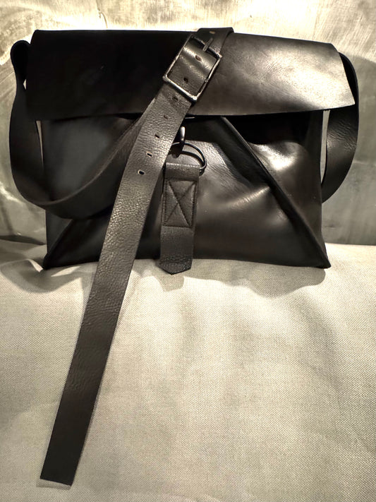 ZB- BG  || POLIS - CLASSIC  || BLACK || COWHIDE + BISON