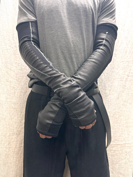 FW24 || OVERLOCKED LONG ARM GAUNTLETS || BLACK LEATHER