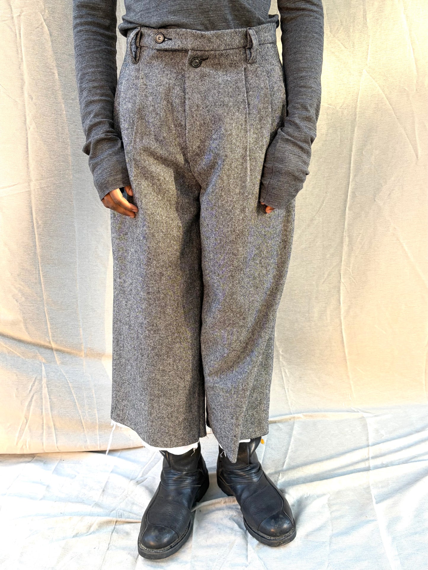 FW25 || TAILORED CROPPED PANTHEON PANTS|| 100% WOOL - SPECKLED GREY