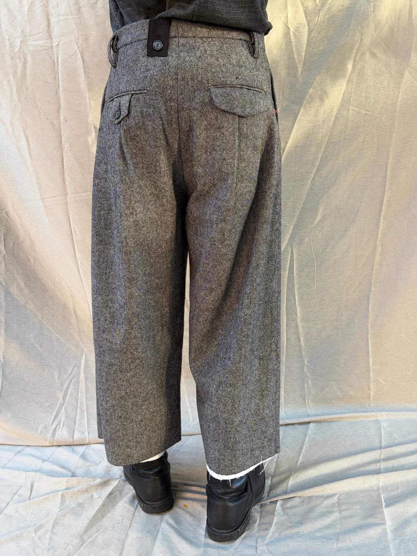 FW25 || TAILORED CROPPED PANTHEON PANTS|| 100% WOOL - SPECKLED GREY