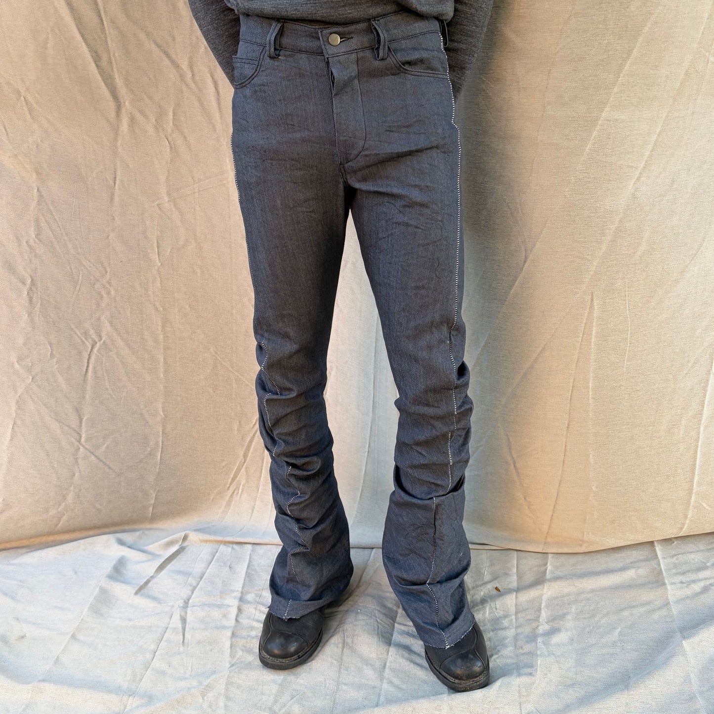 FW25 ||  BOOT CUT OVERLOCKED  DNA JEANS ||GREY