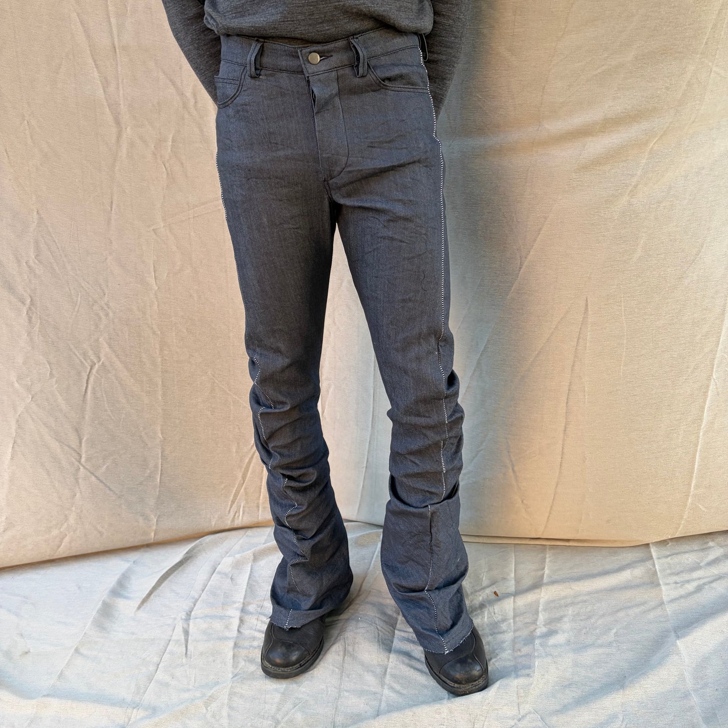 FW25 ||  BOOT CUT OVERLOCKED  DNA JEANS ||GREY