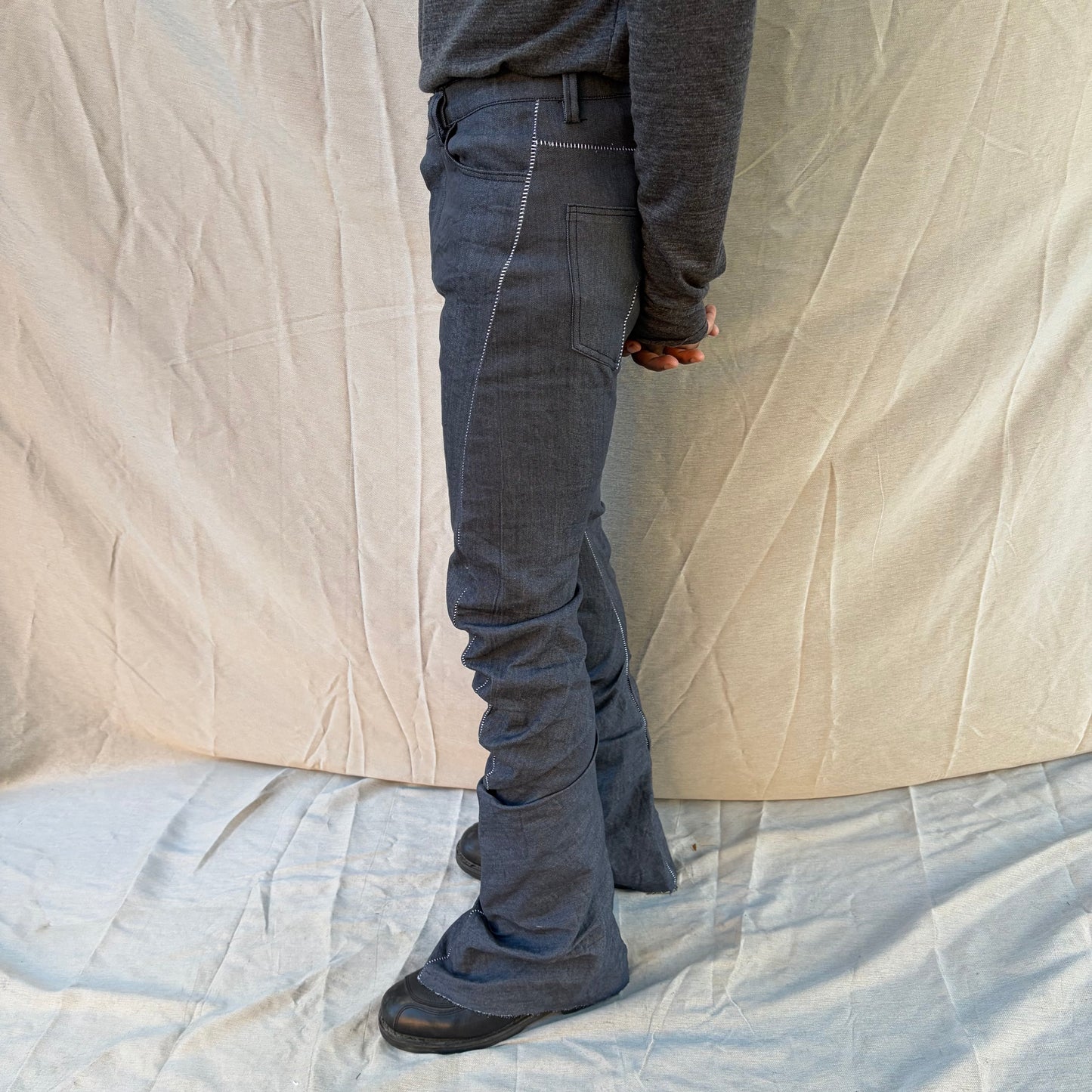 FW25 ||  BOOT CUT OVERLOCKED  DNA JEANS ||GREY