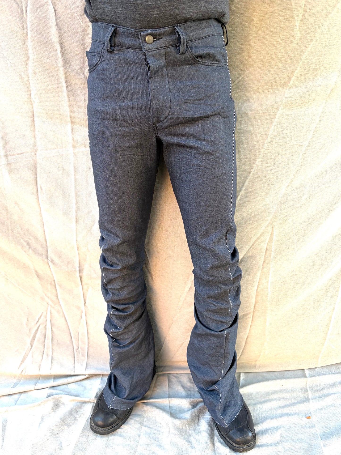 FW25 ||  BOOT CUT OVERLOCKED  DNA JEANS ||GREY