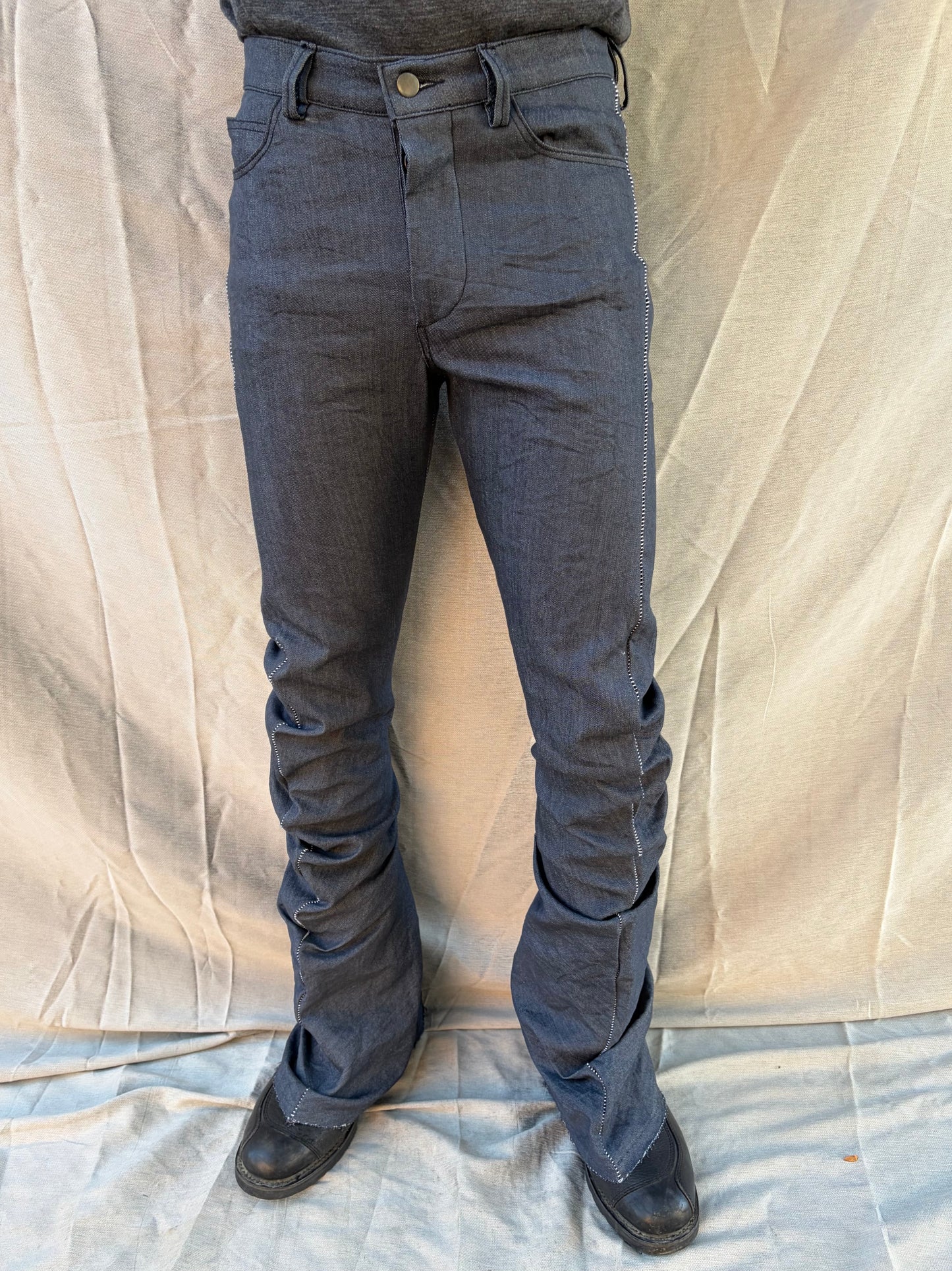 FW25 ||  BOOT CUT OVERLOCKED  DNA JEANS ||GREY