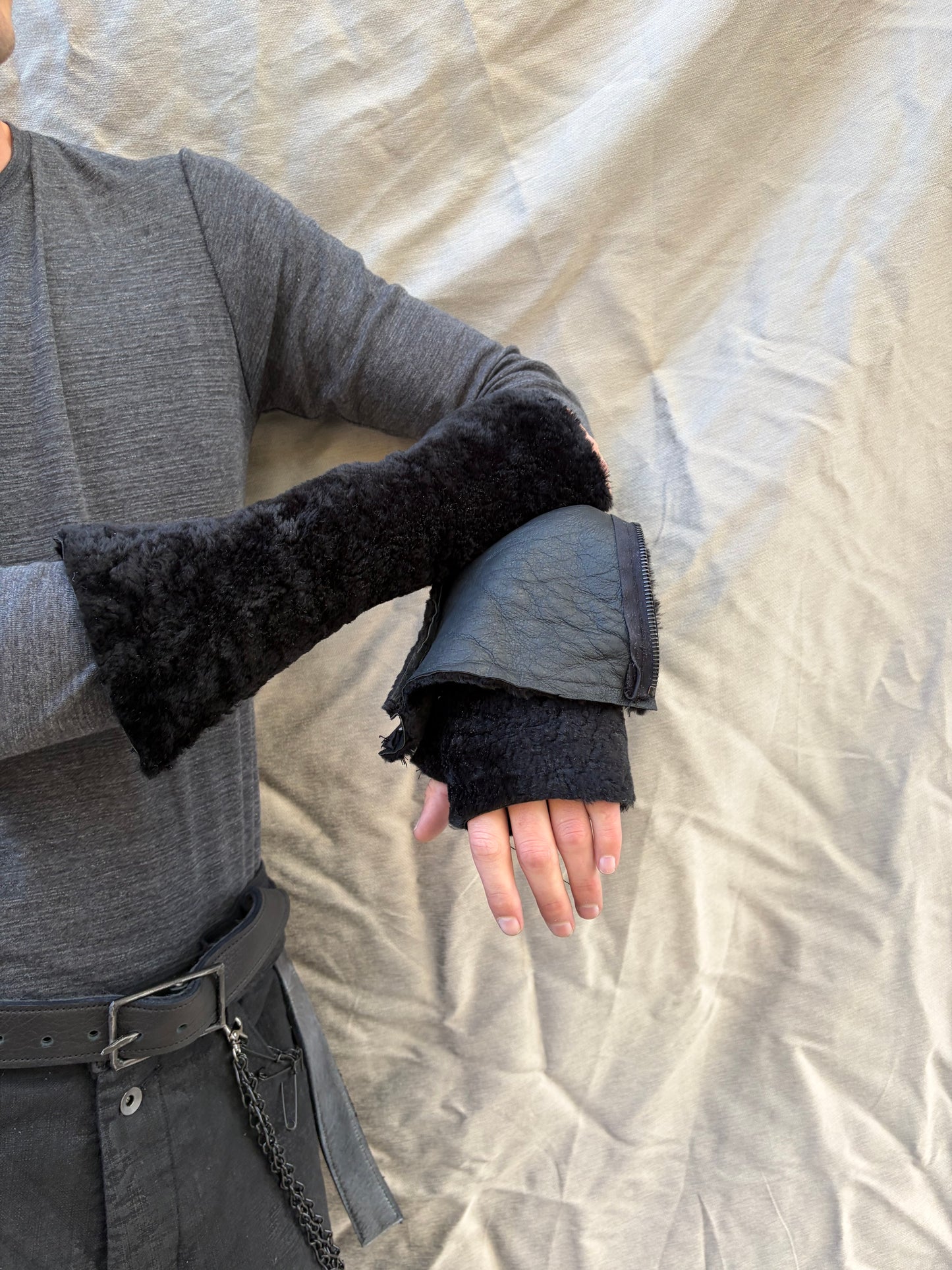FW25 ||  LONG ARM GAUNTLETS || SHEARLING || BLACK