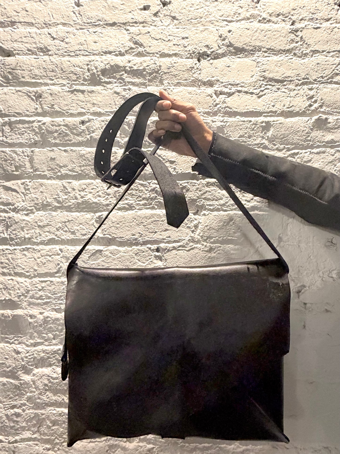 FW25 || POLIS - CLASSIC  || BLACK || HORSEHIDE