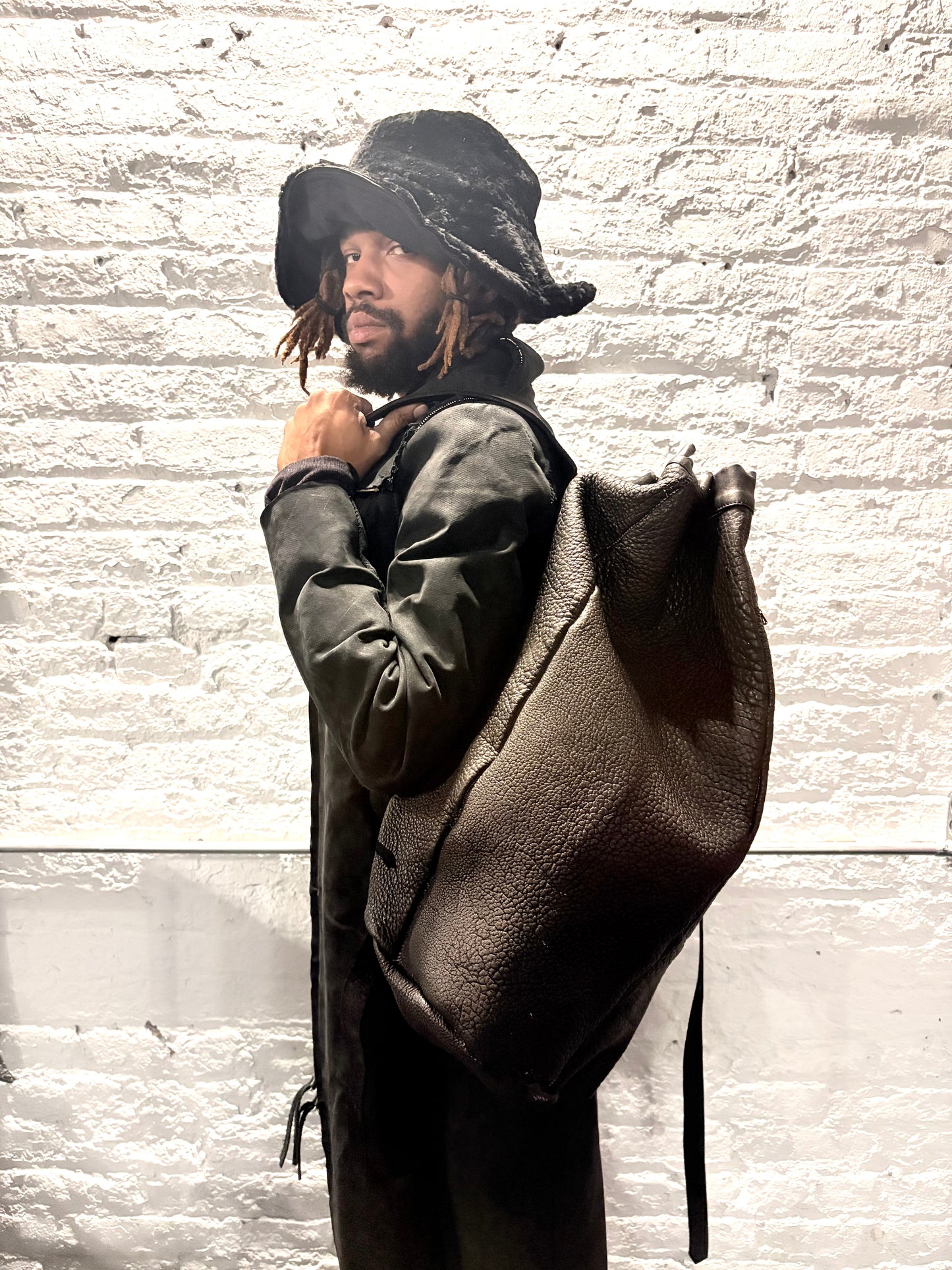 FW25 || ONE SHOULDER SLING BAG || BLACK BISON