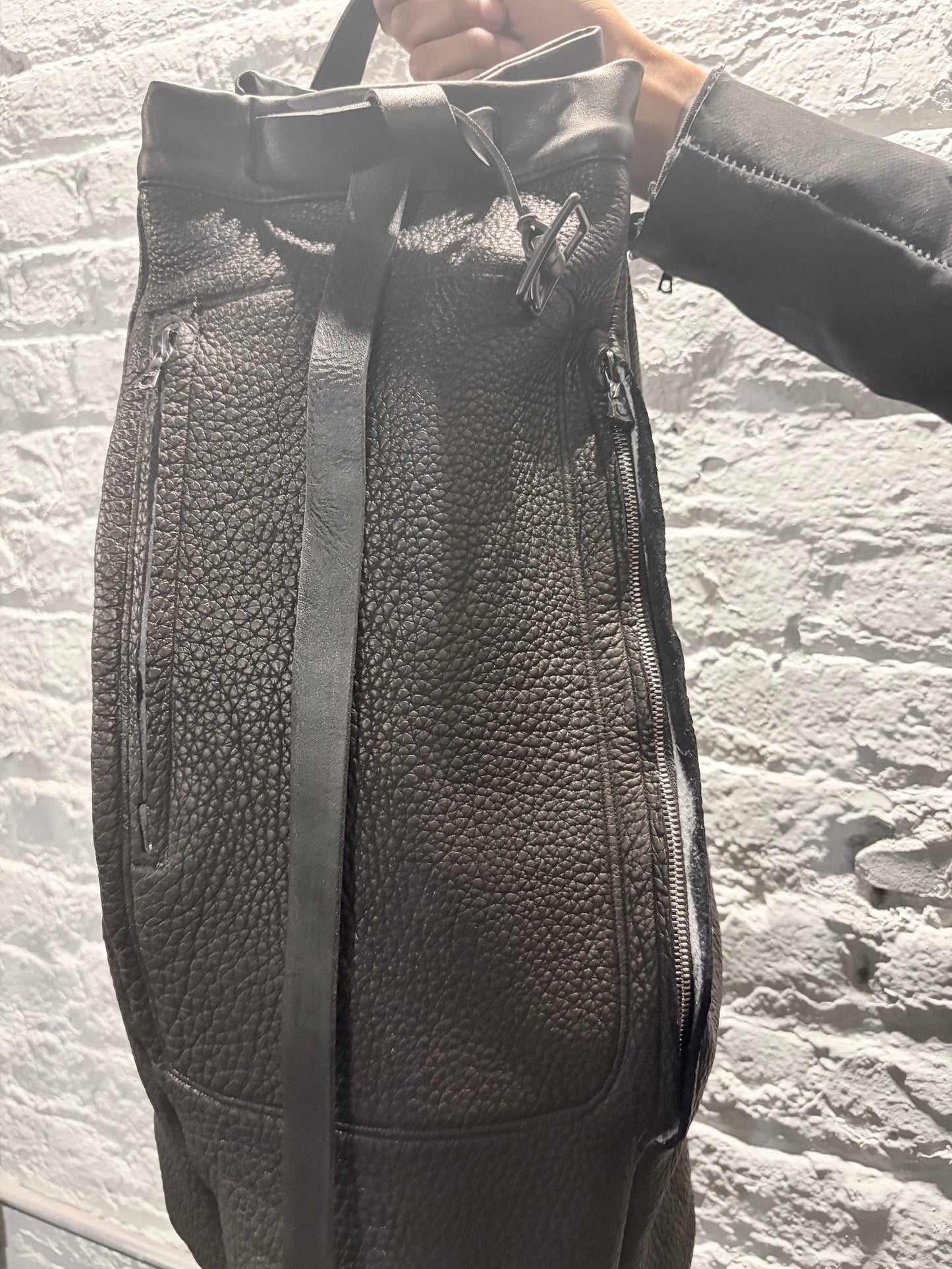 FW25 || ONE SHOULDER SLING BAG || BLACK BISON