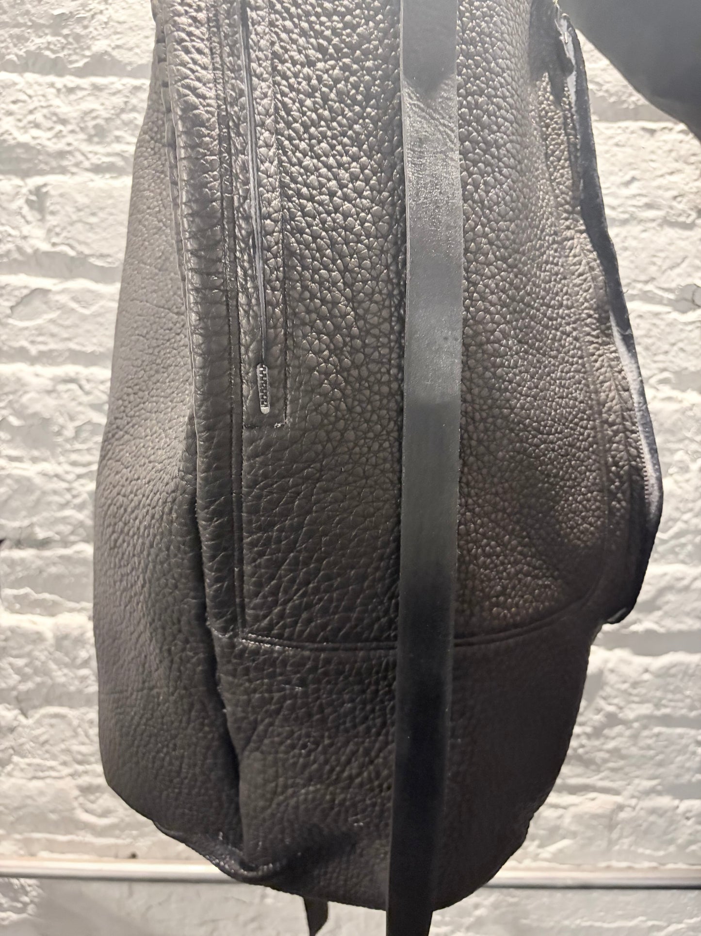 FW25 || ONE SHOULDER SLING BAG || BLACK BISON