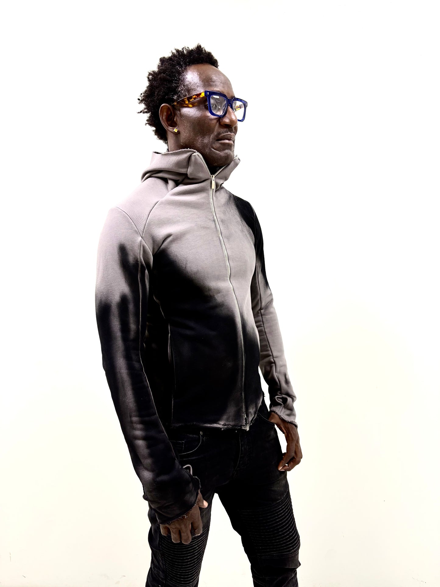 FW25 || HENRIKSSON HOODED TOP || GRADIENT GREY-BLACK || COTTON