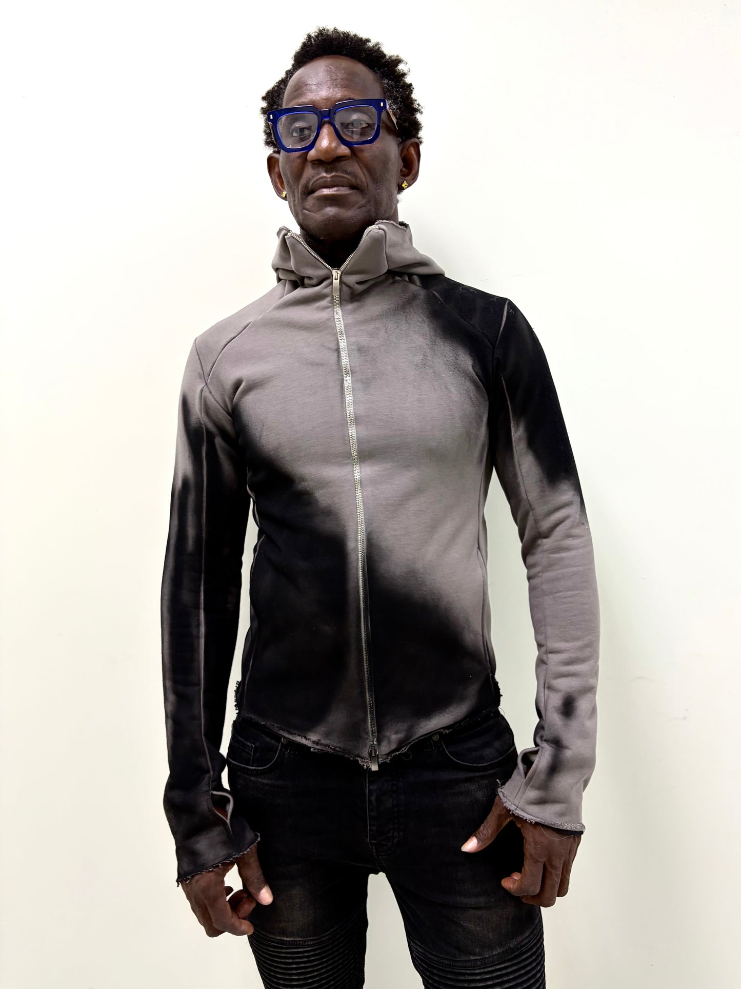 FW25 || HENRIKSSON HOODED TOP || GRADIENT GREY-BLACK || COTTON