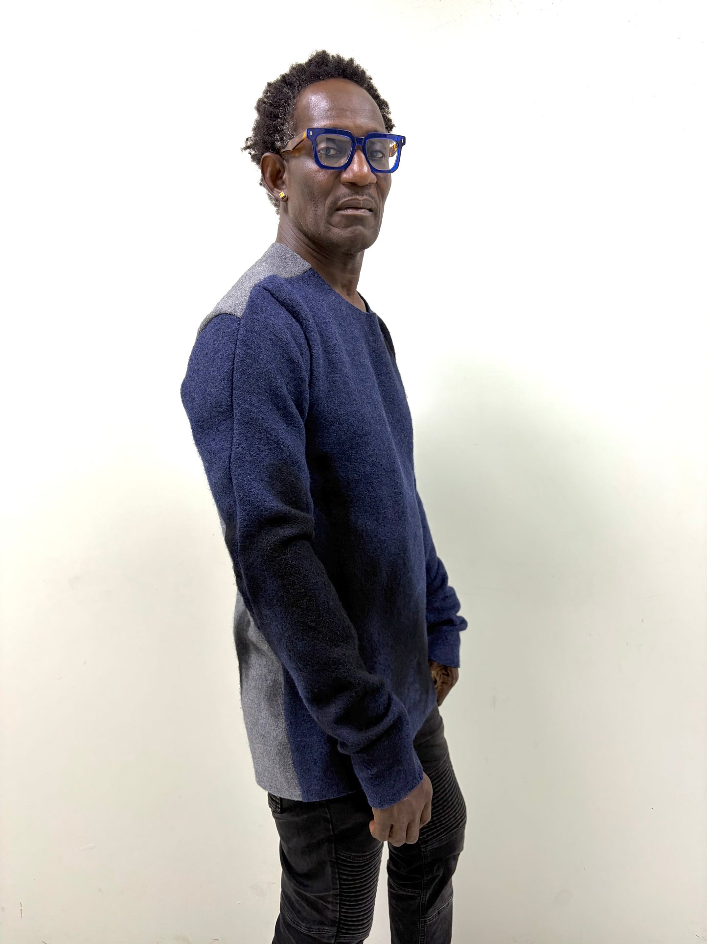 FW25 || FAULTED SHOULDER .5 GRADIENT SWEATER|| 100% WOOL ||BLUE-GREY