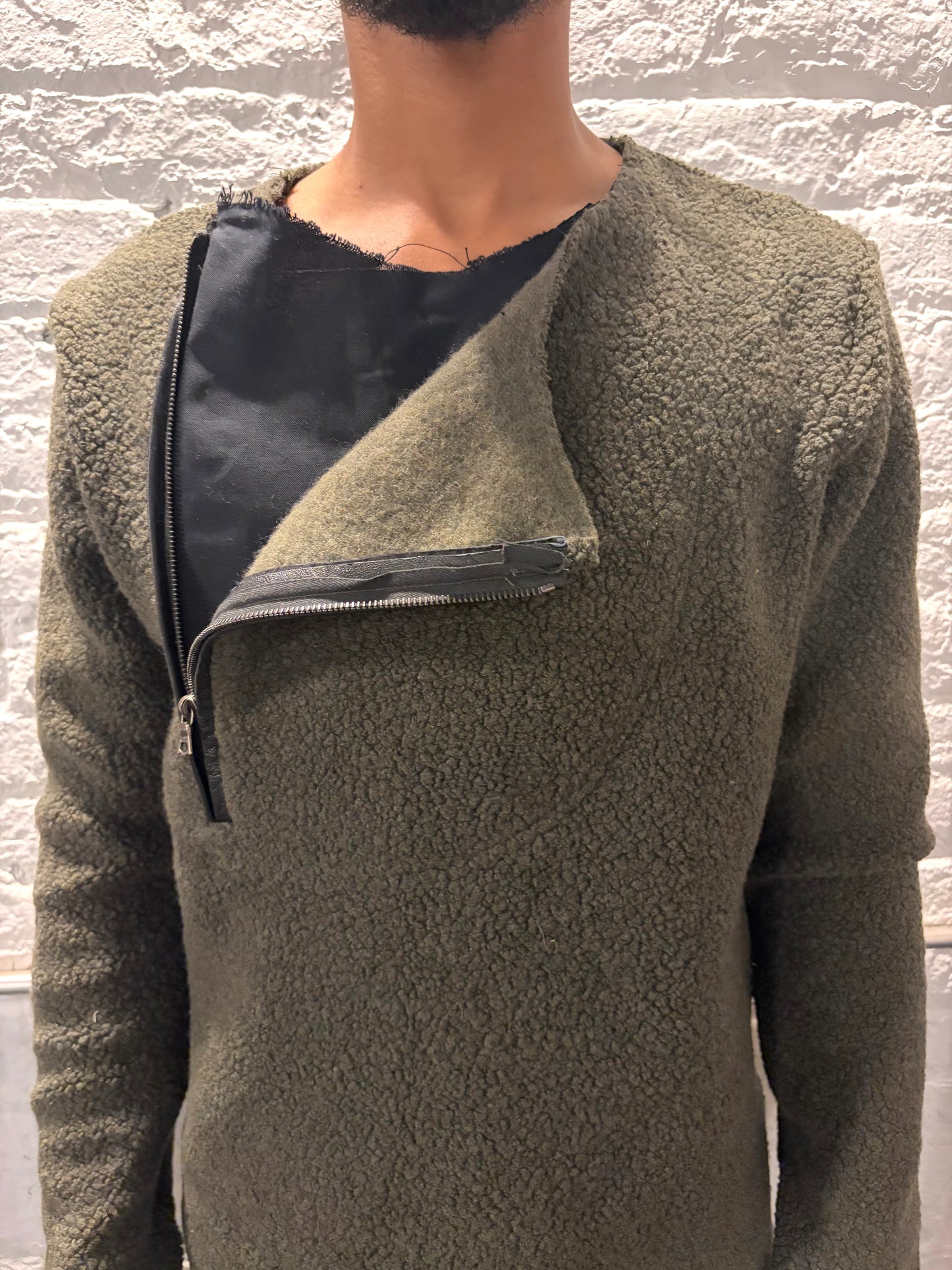 FW25|| ASYMMETRIC ZIPPER POCKET "HOLY" PULLOVER ||WOOL ||  COMBAT GREEN