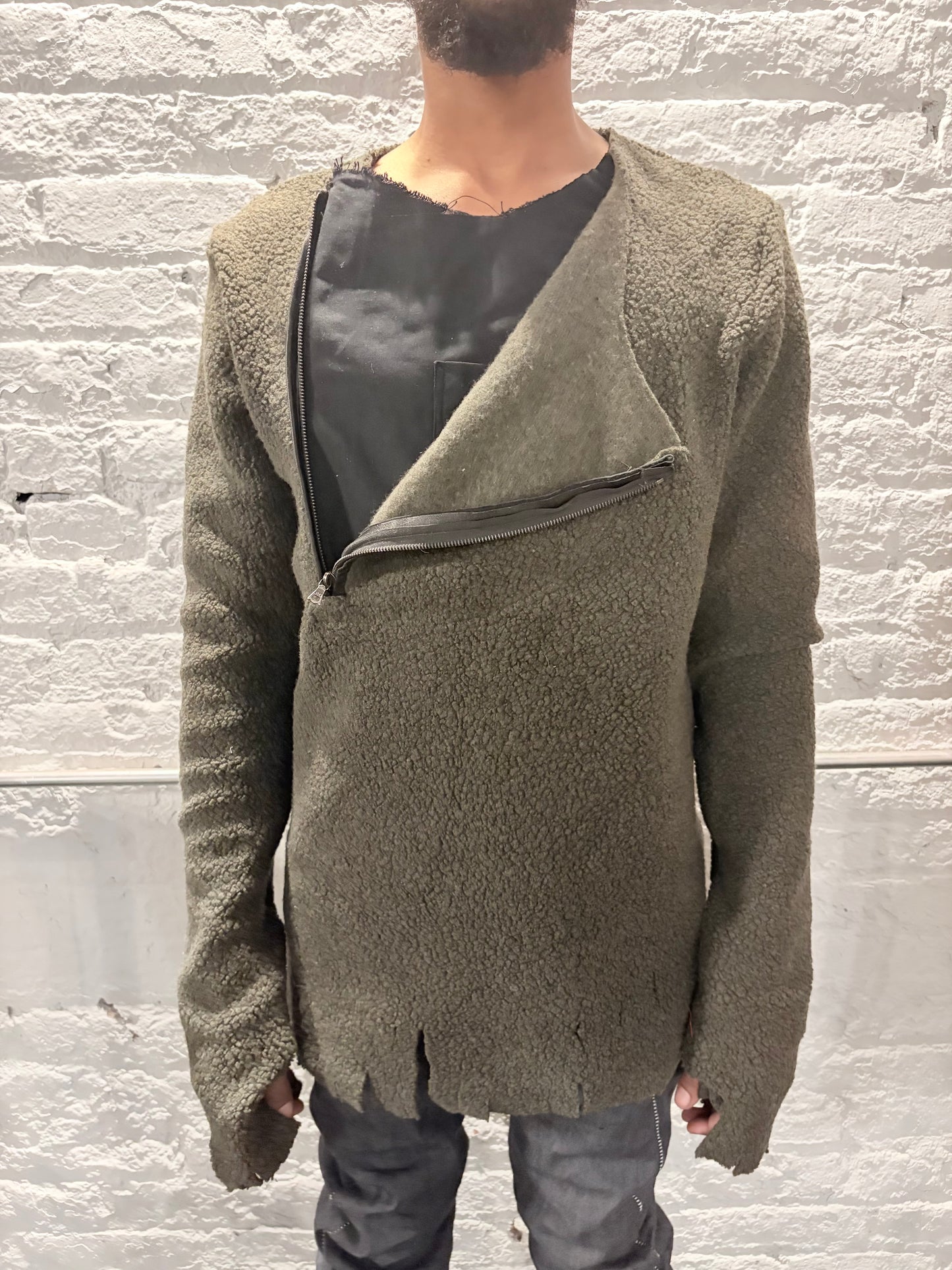 FW25|| ASYMMETRIC ZIPPER POCKET "HOLY" PULLOVER ||WOOL ||  COMBAT GREEN