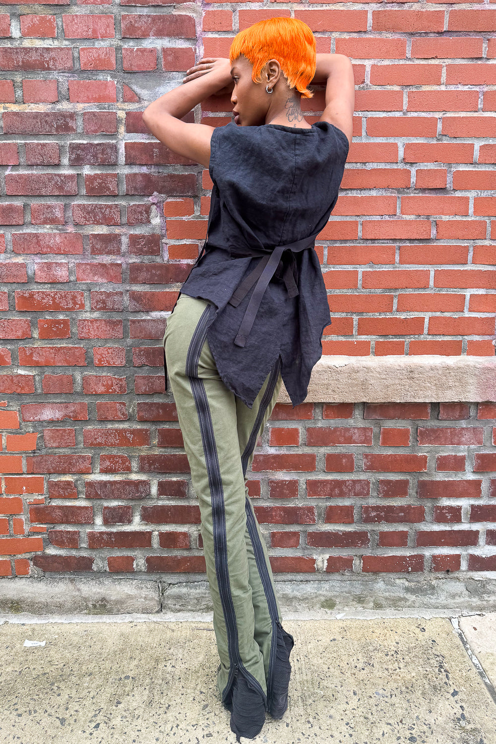 SS24 || RUCHED HEM BACK ZIP SLIM PANTS || GREEN