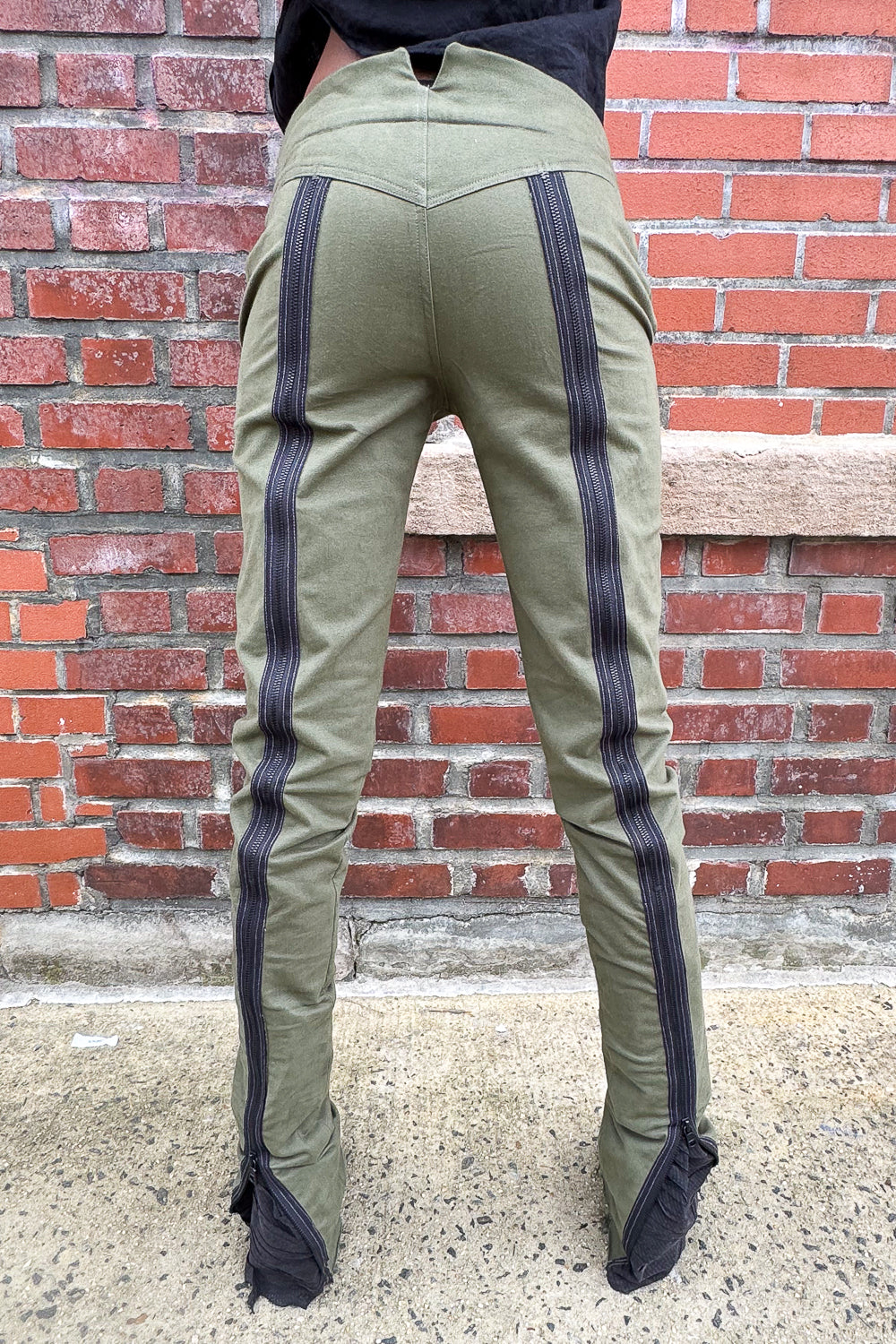 SS24 || RUCHED HEM BACK ZIP SLIM PANTS || GREEN