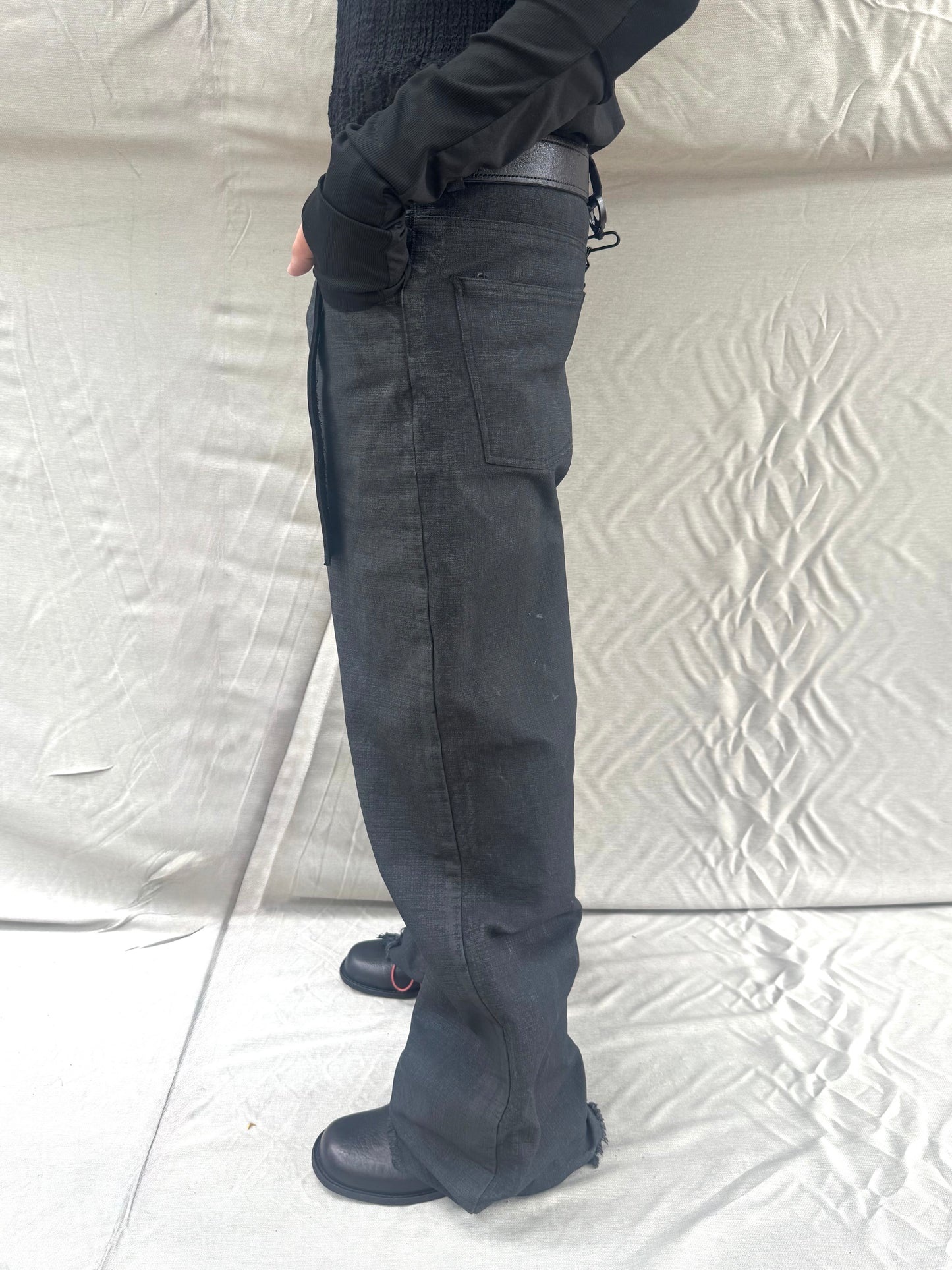 FW26 || GODDE - JEANS ||BLACK || VOLCANIC SULPHUR COATED LINEN