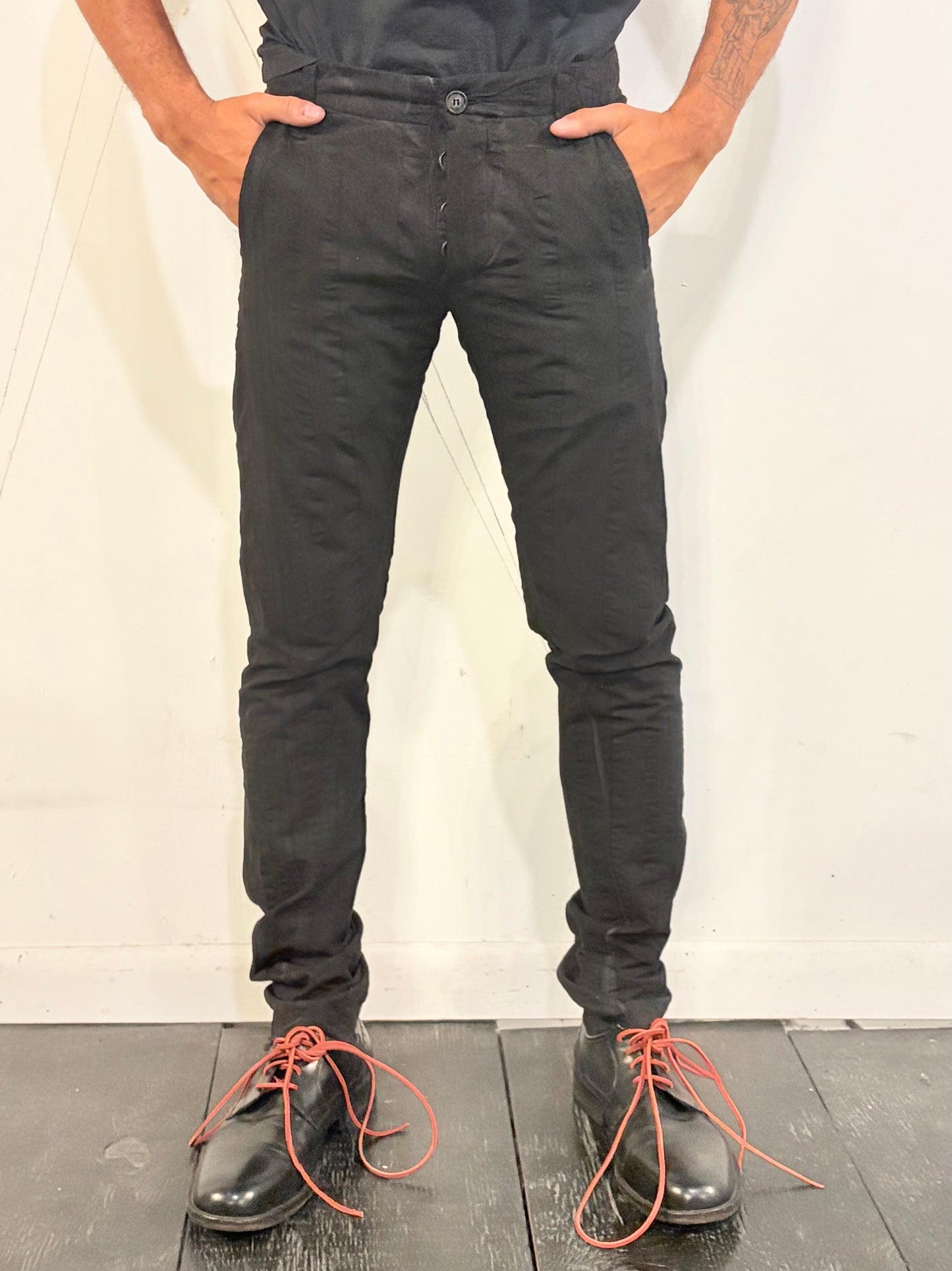 SS26 || MINIMALIST SLIM PANTS - SEERSUCKER