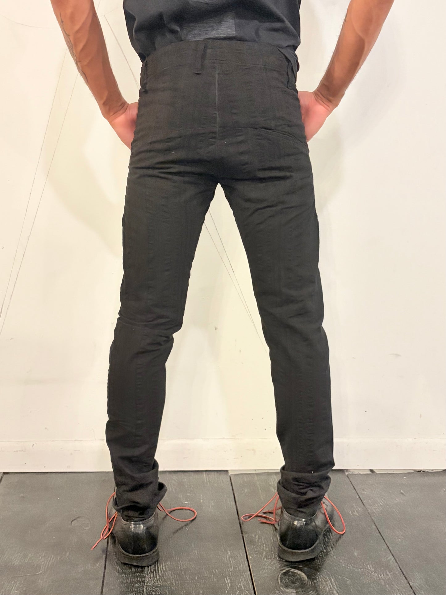 SS26 || MINIMALIST SLIM PANTS - SEERSUCKER