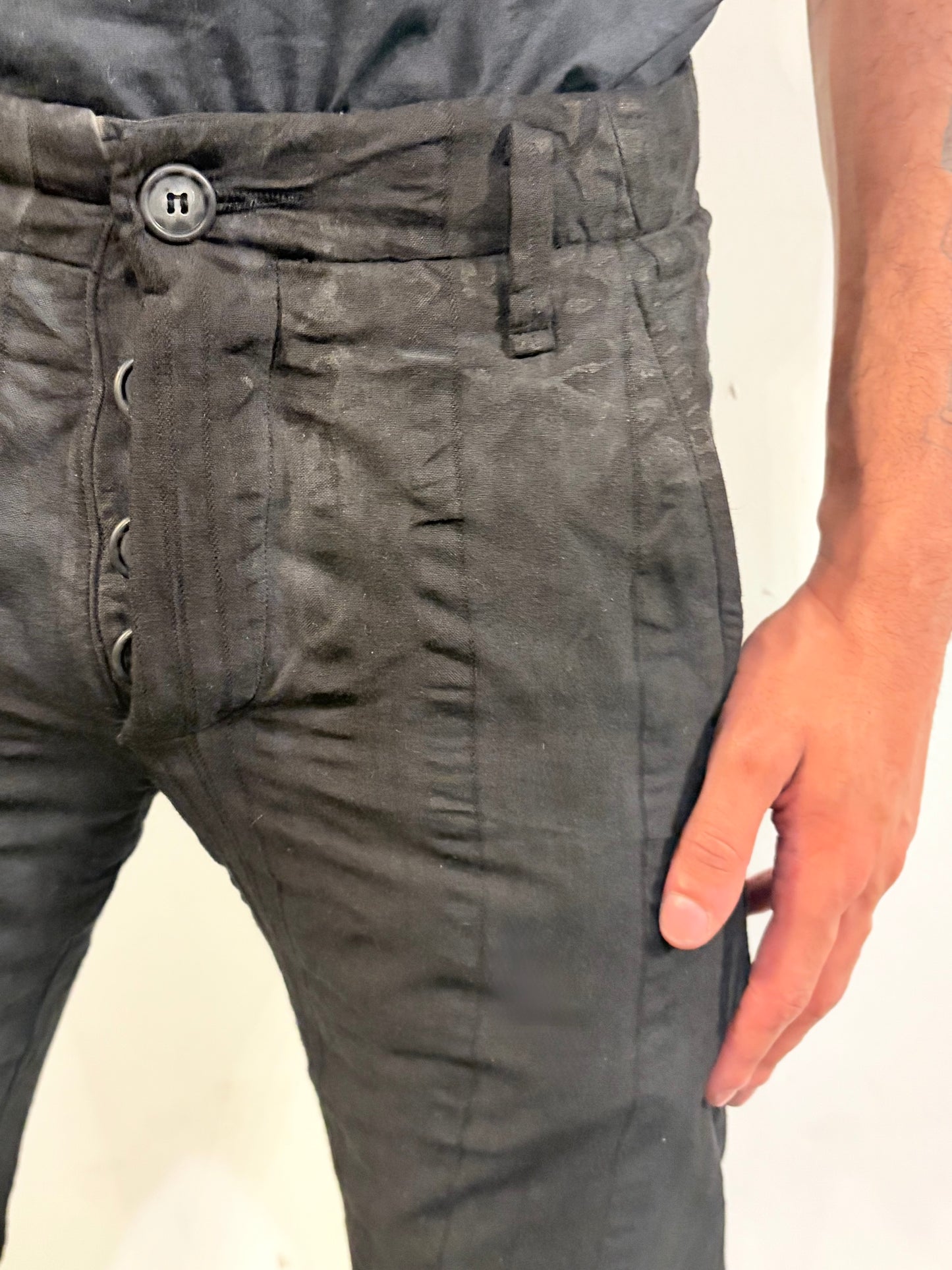 SS26 || MINIMALIST SLIM PANTS - SEERSUCKER