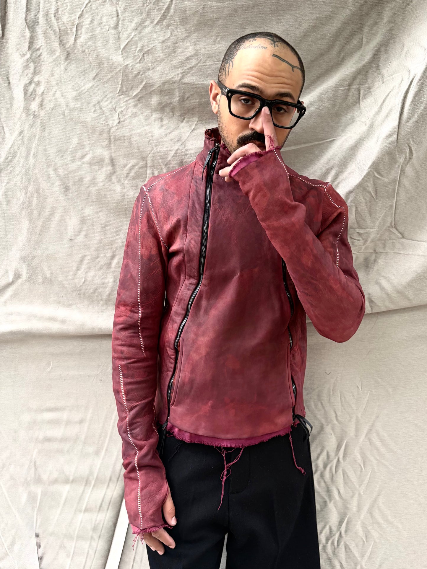 FW26 || TYP III HOCHGESCHNITTENE JACKE || ÜBERFÄRBES RINDSLEDER + BAUMWOLLE – ROT