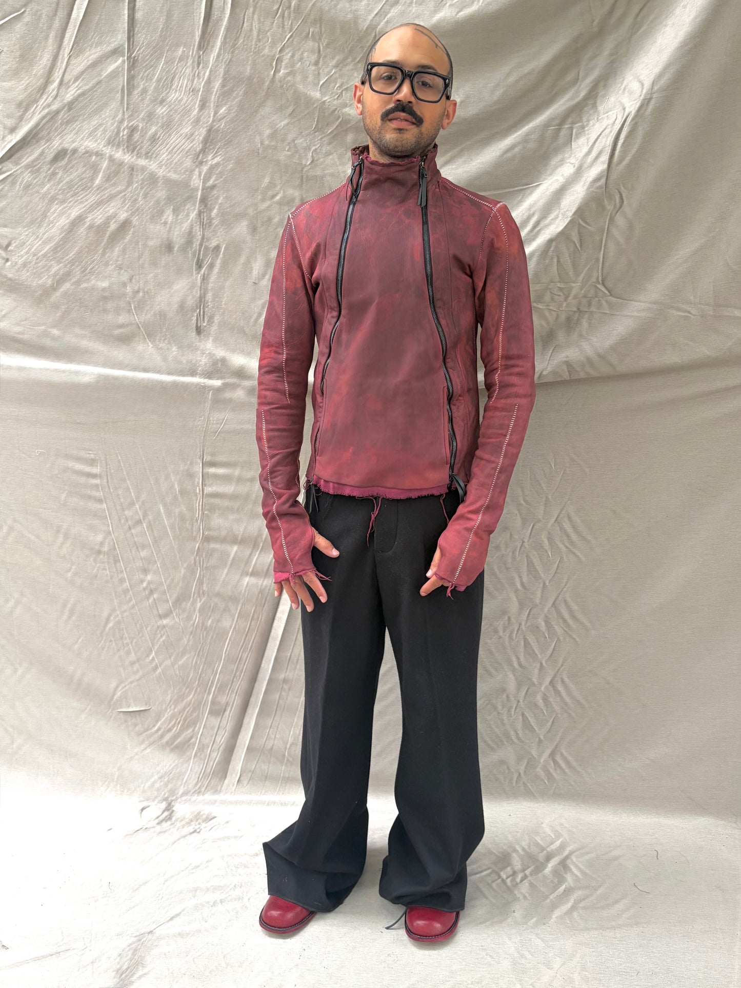 FW26 || TYP III HOCHGESCHNITTENE JACKE || ÜBERFÄRBES RINDSLEDER + BAUMWOLLE – ROT