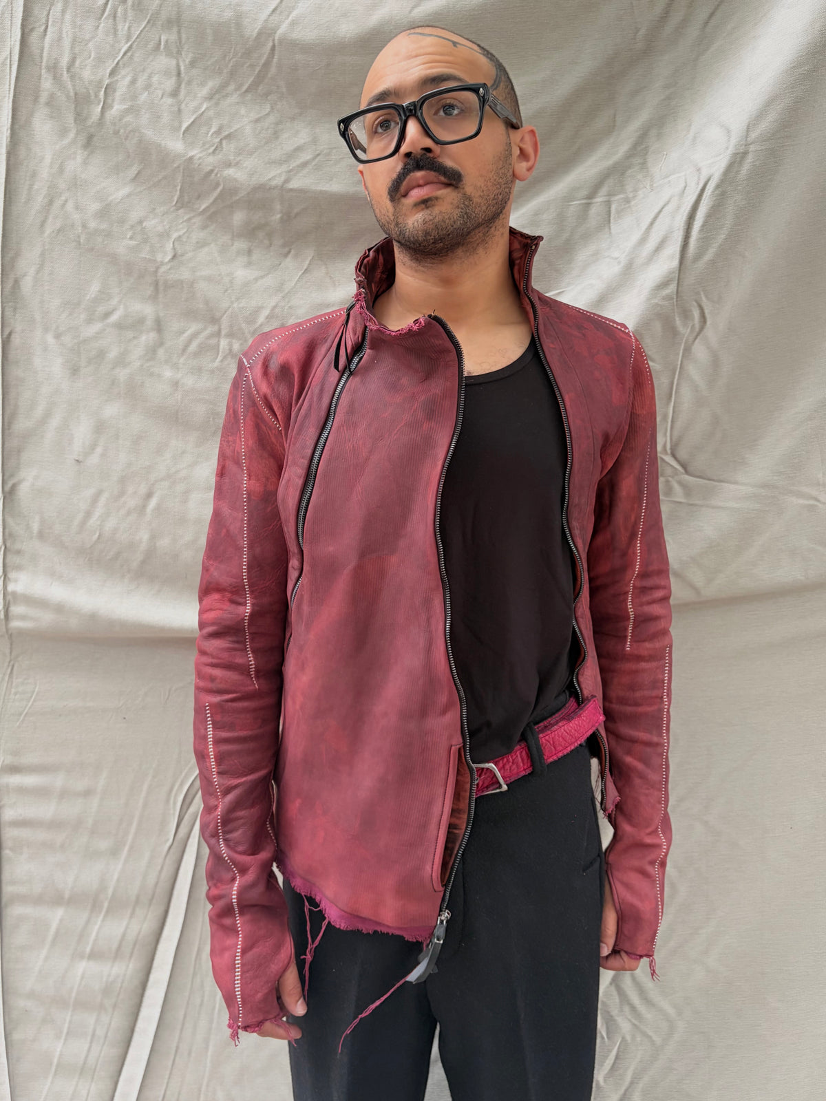 FW26 || TYP III HOCHGESCHNITTENE JACKE || ÜBERFÄRBES RINDSLEDER + BAUMWOLLE – ROT