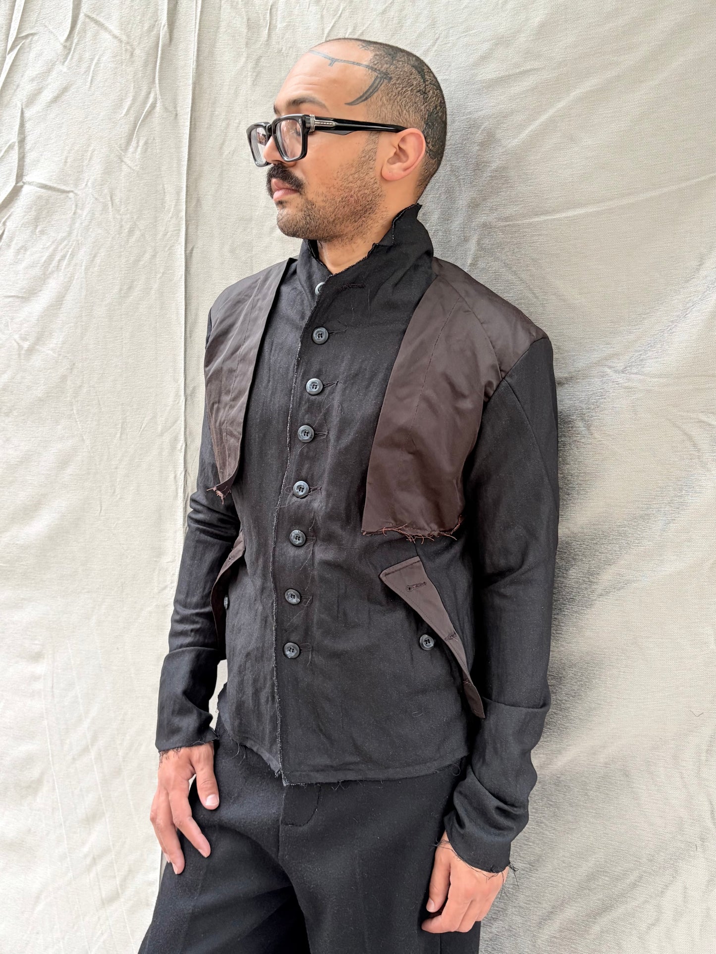 HW26 || PROTLOGICAL ARCHETYPE CAPE HEMD JACKE || SCHWARZ || WOLLE + SEIDE