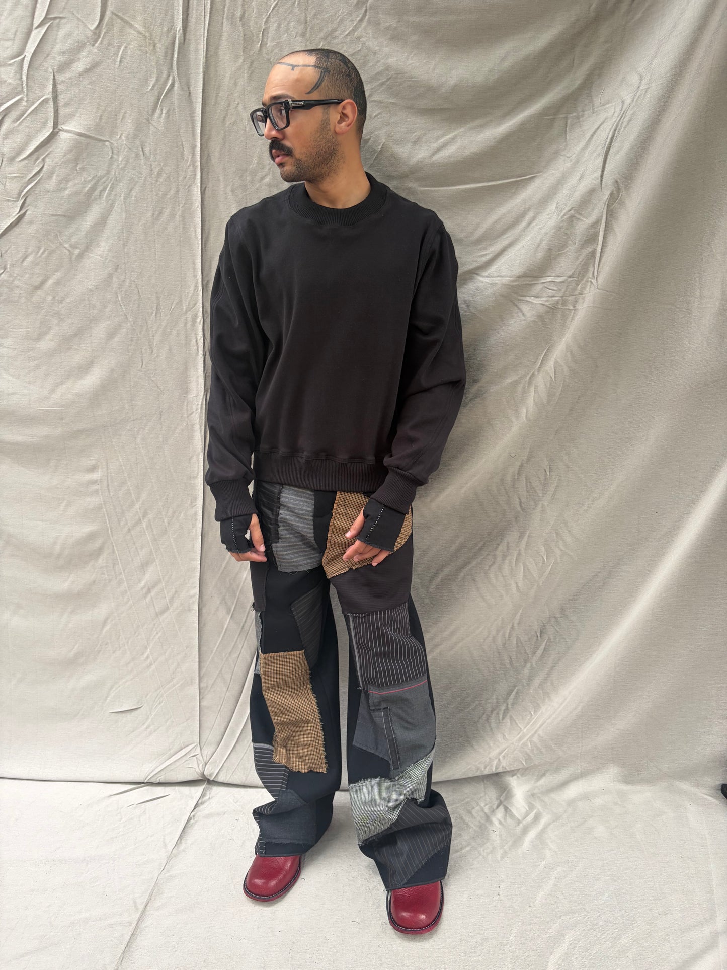 FW26 || DEKOLLETÉ MIT FEHLERN - DOPPELT GESTEPPTES SWEATSHIRT || SCHWARZE BAUMWOLLE