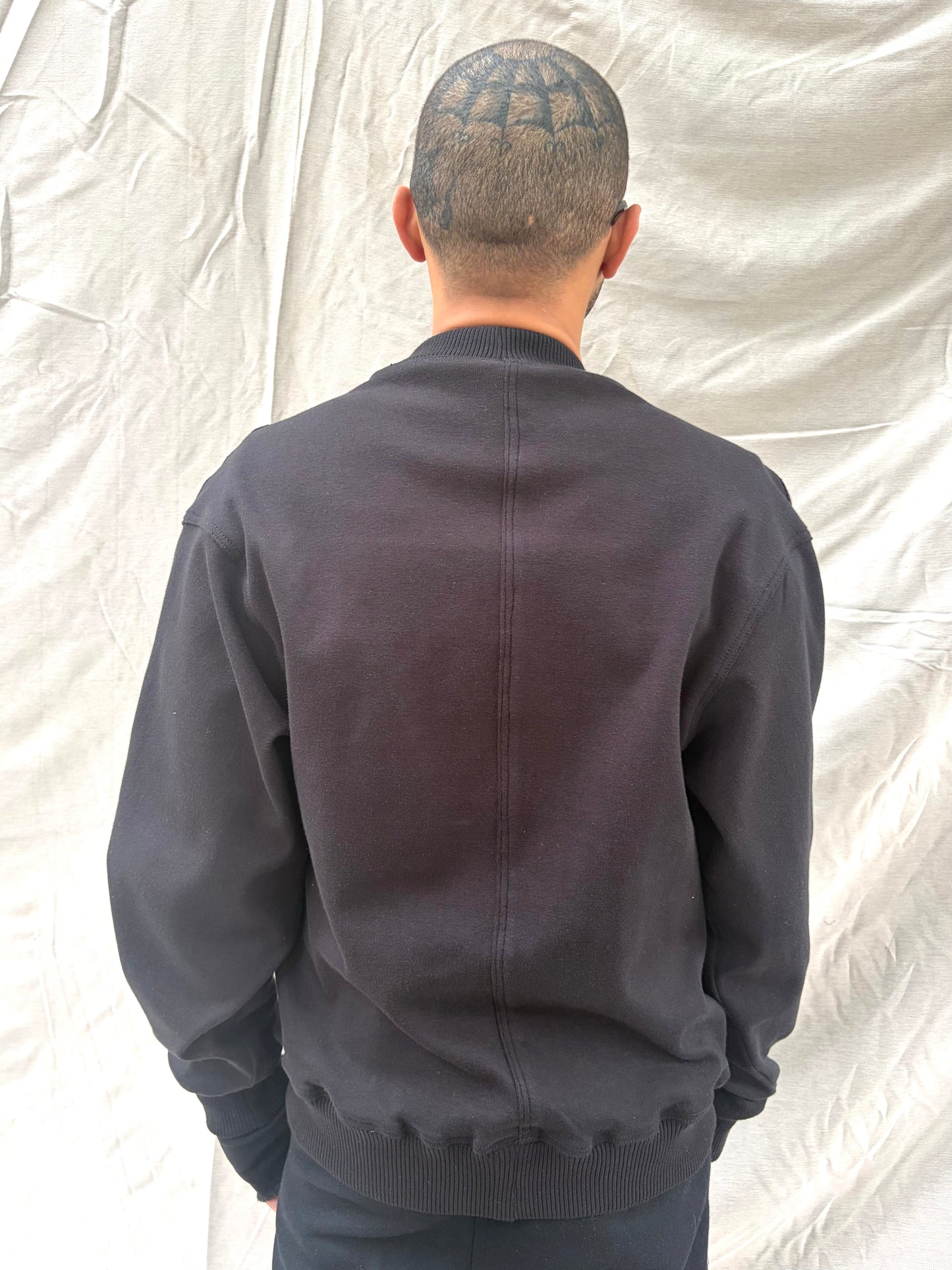 FW26 || DEKOLLETÉ MIT FEHLERN - DOPPELT GESTEPPTES SWEATSHIRT || SCHWARZE BAUMWOLLE