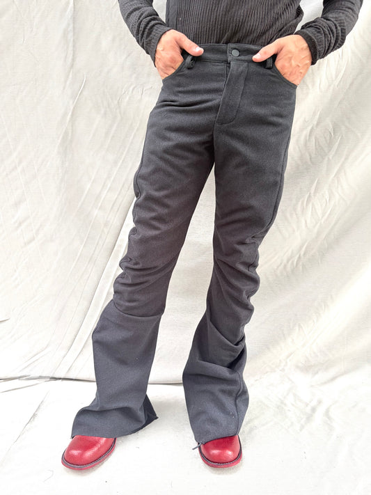 FW26 || BOOTCUT DNA JEANS ||BLACK || BLACK OVERLOCK