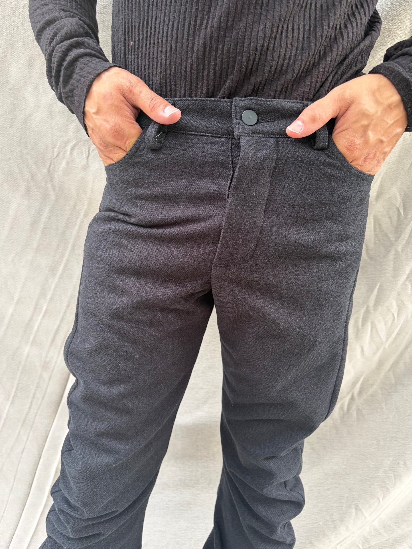 FW26 || BOOTCUT DNA JEANS ||BLACK || BLACK OVERLOCK