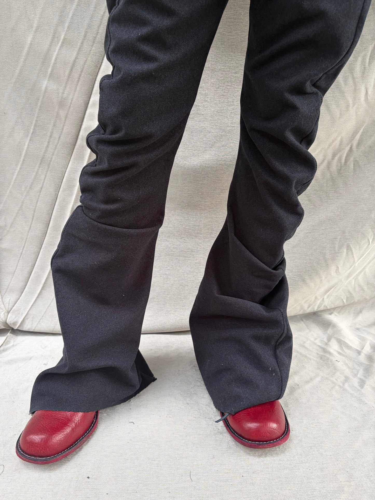 FW26 || BOOTCUT DNA JEANS ||BLACK || BLACK OVERLOCK