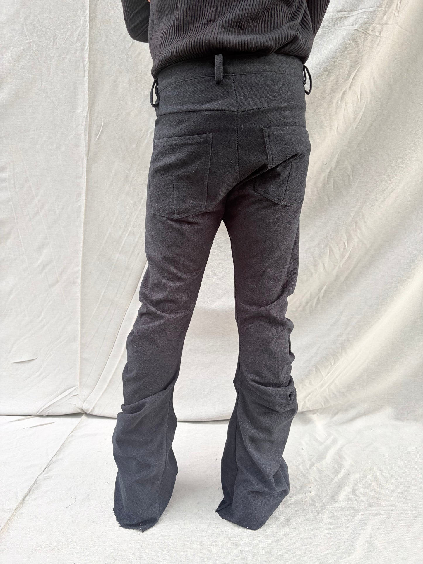 FW26 || BOOTCUT DNA JEANS ||BLACK || BLACK OVERLOCK