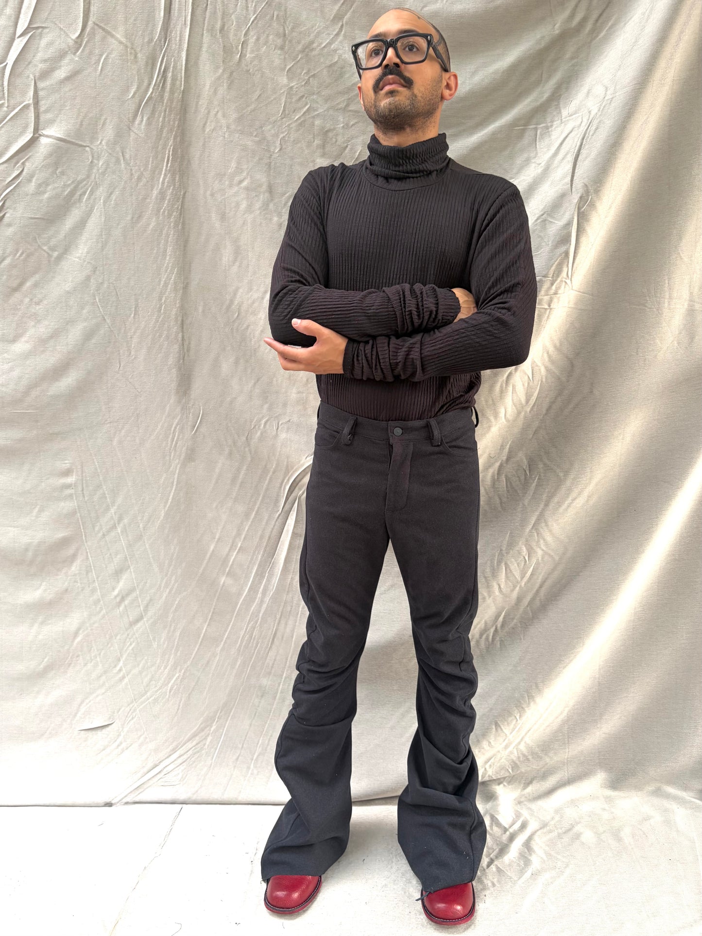 FW26 || BOOTCUT DNA JEANS ||BLACK || BLACK OVERLOCK