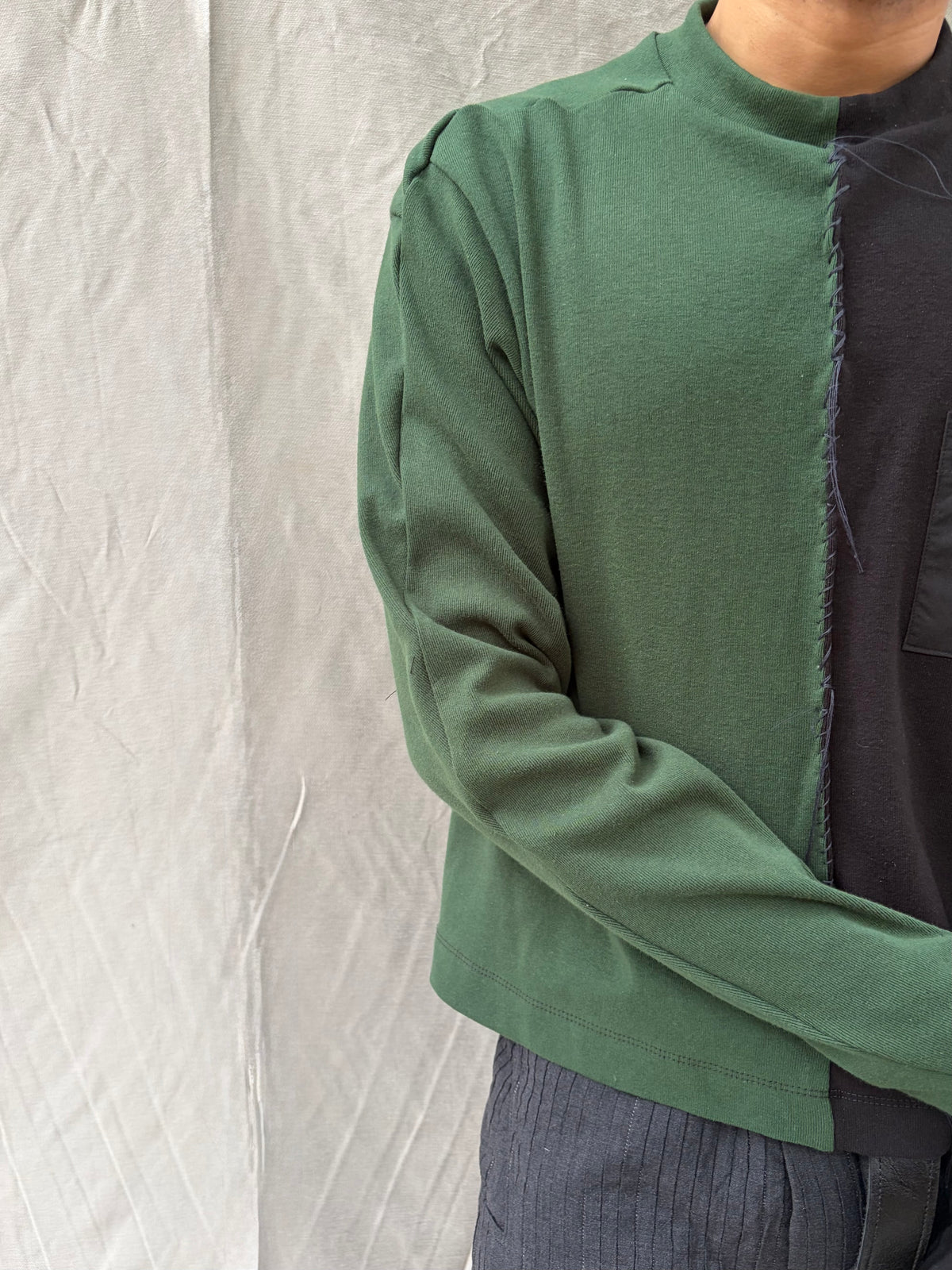 FW26 || .5 SCHULTER MIT RISS - |BOX| T-SHIRT - LANGARM || SCHWARZ + GRÜN