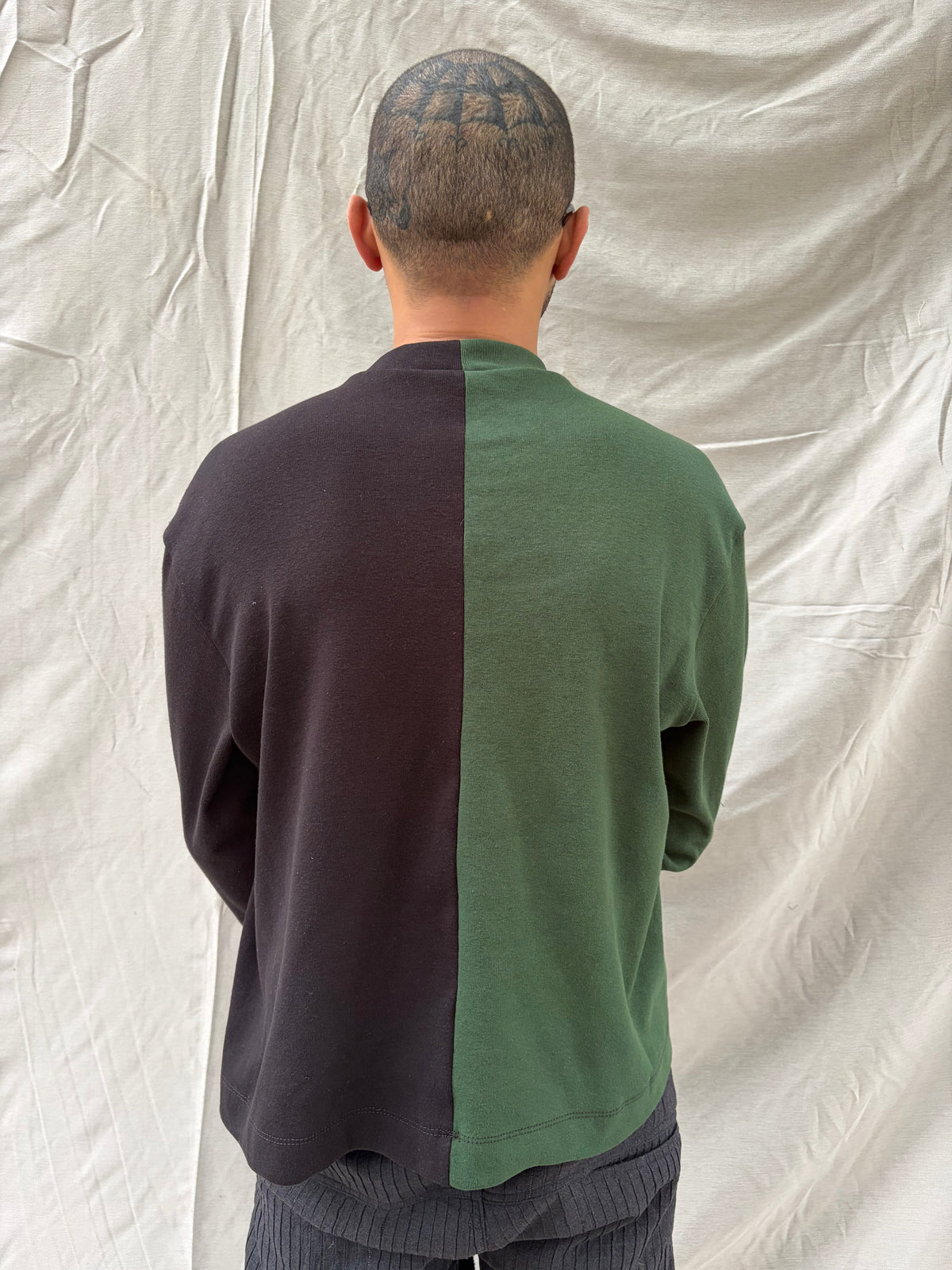FW26 || .5 SCHULTER MIT RISS - |BOX| T-SHIRT - LANGARM || SCHWARZ + GRÜN