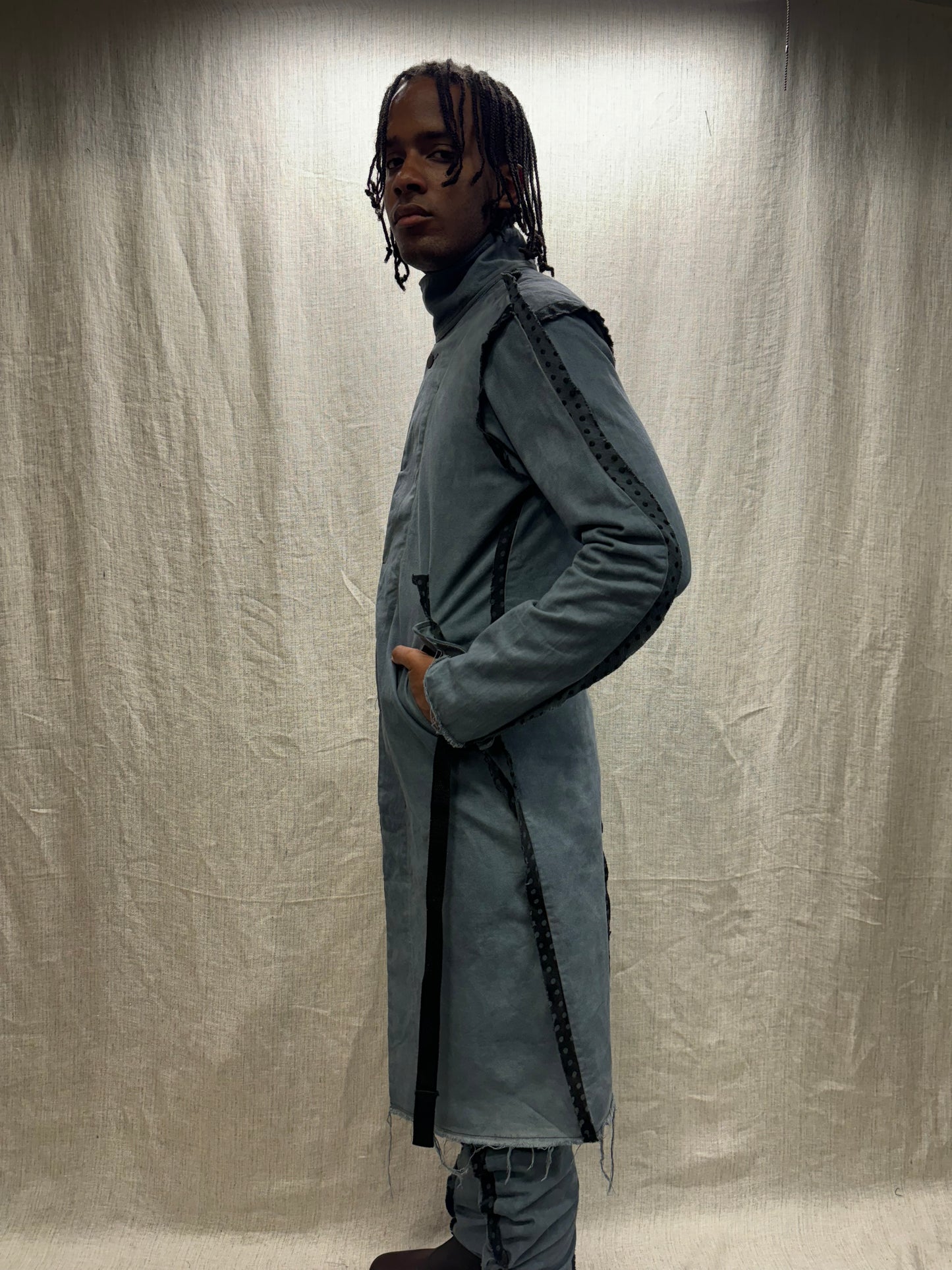 FW24 || SILK SEAMED FAULTED SHOULDER LONG COAT || GREY