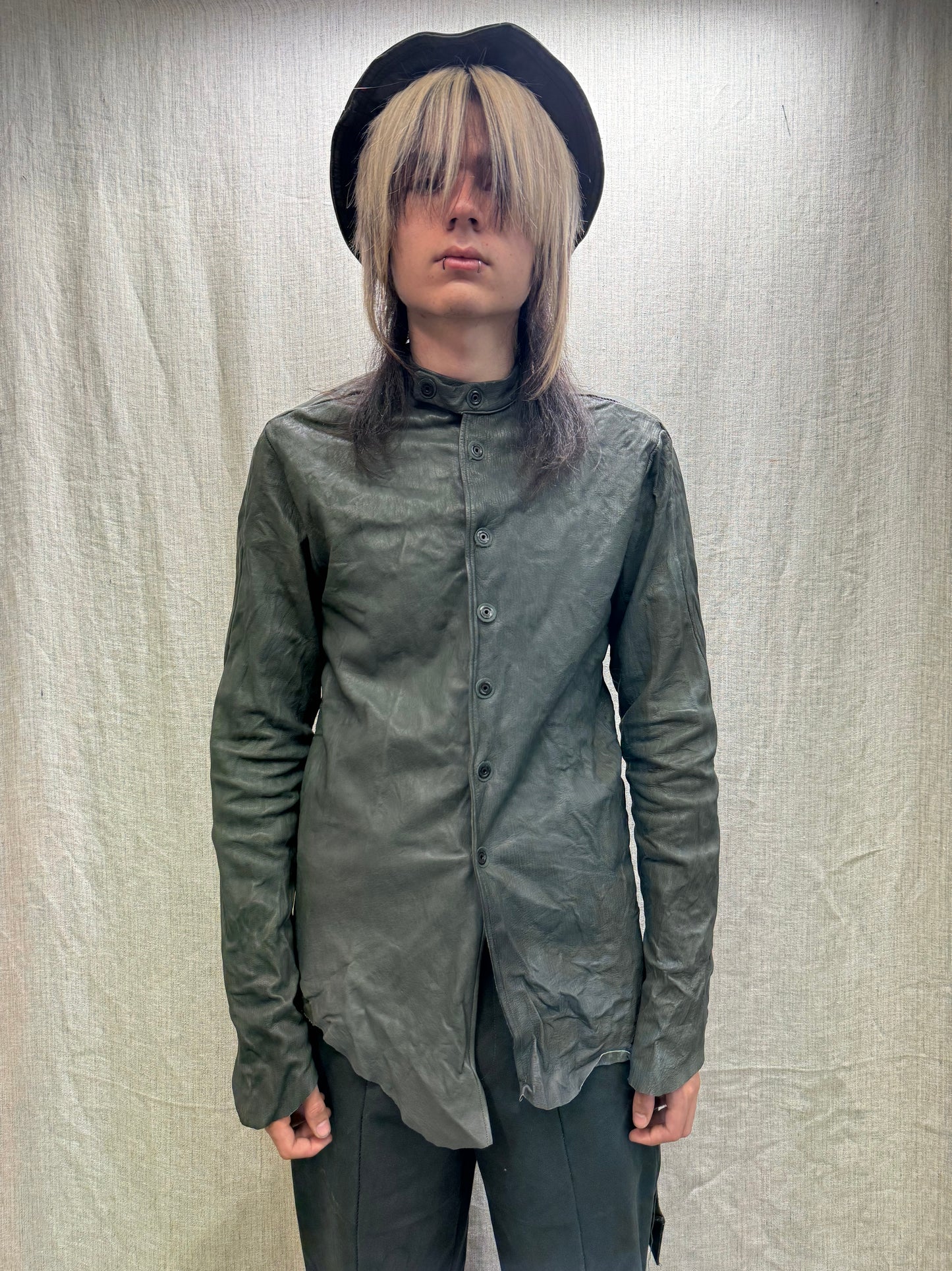 FW24 || FAULTED SHOULDER REVERSIBLE LEATHER SHIRT || GREEN