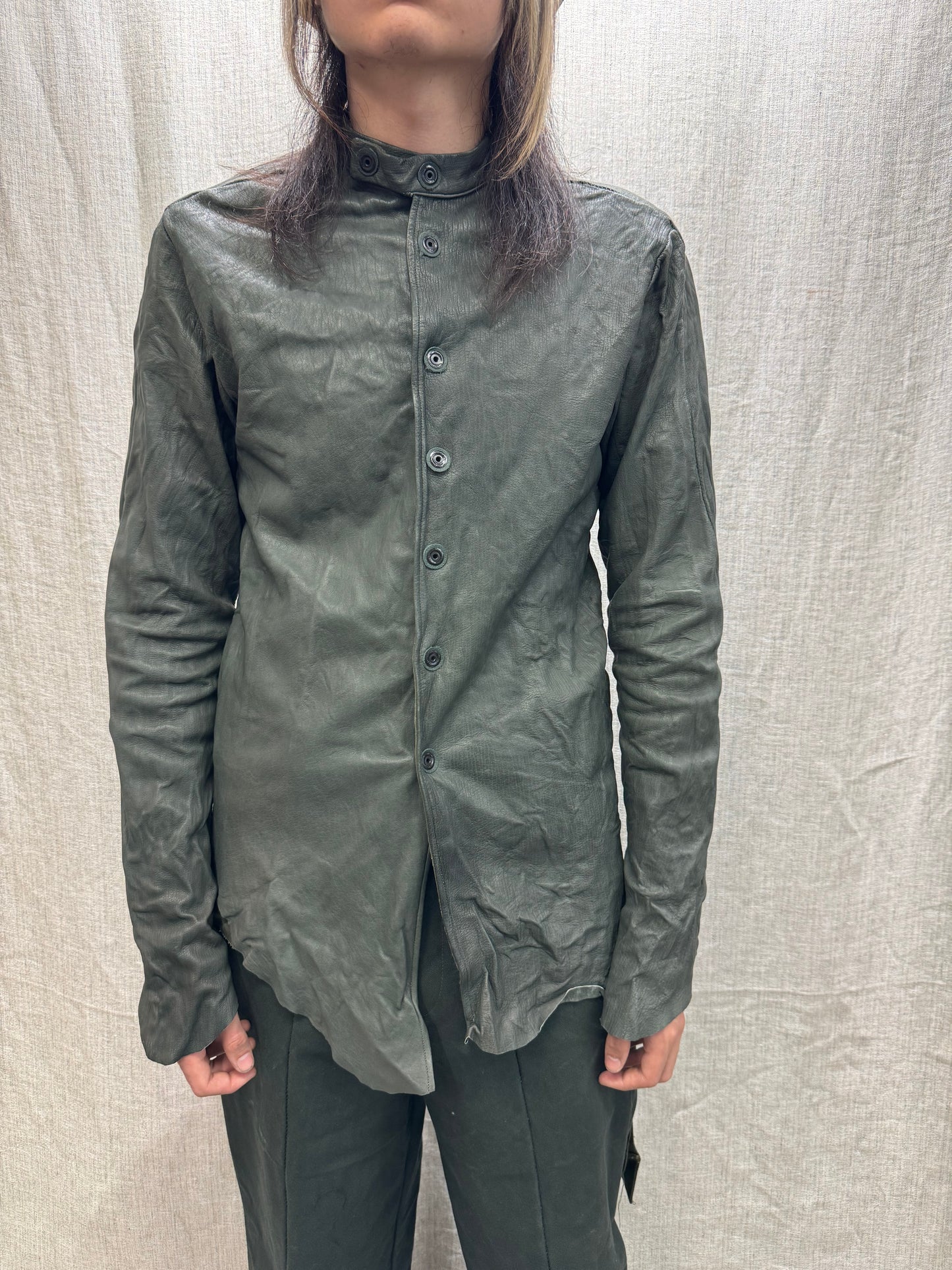 FW24 || FAULTED SHOULDER REVERSIBLE LEATHER SHIRT || GREEN