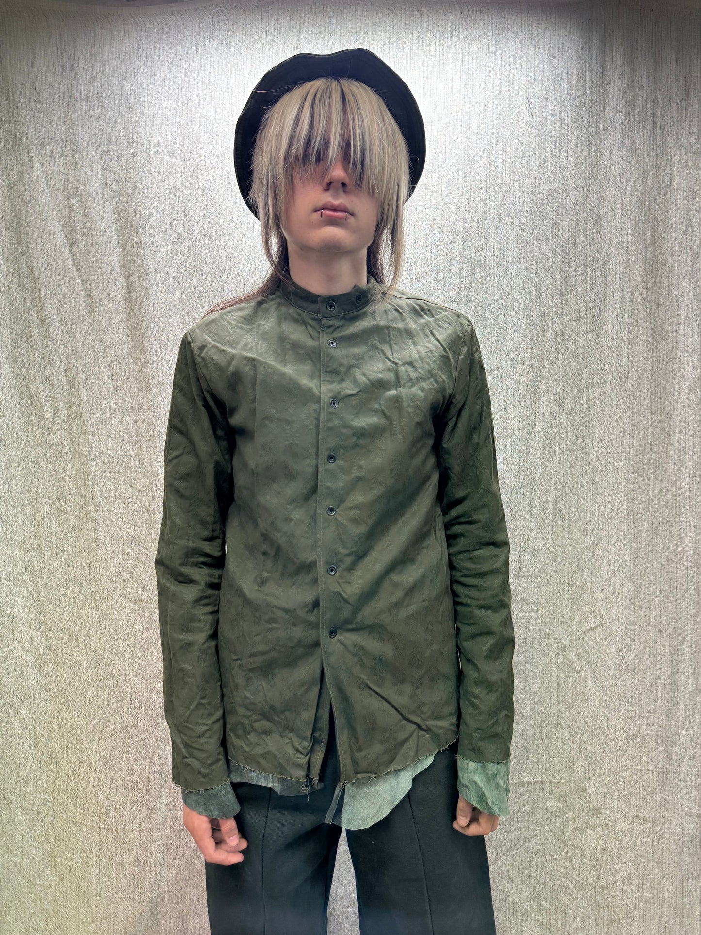 FW24 || FAULTED SHOULDER REVERSIBLE LEATHER SHIRT || GREEN