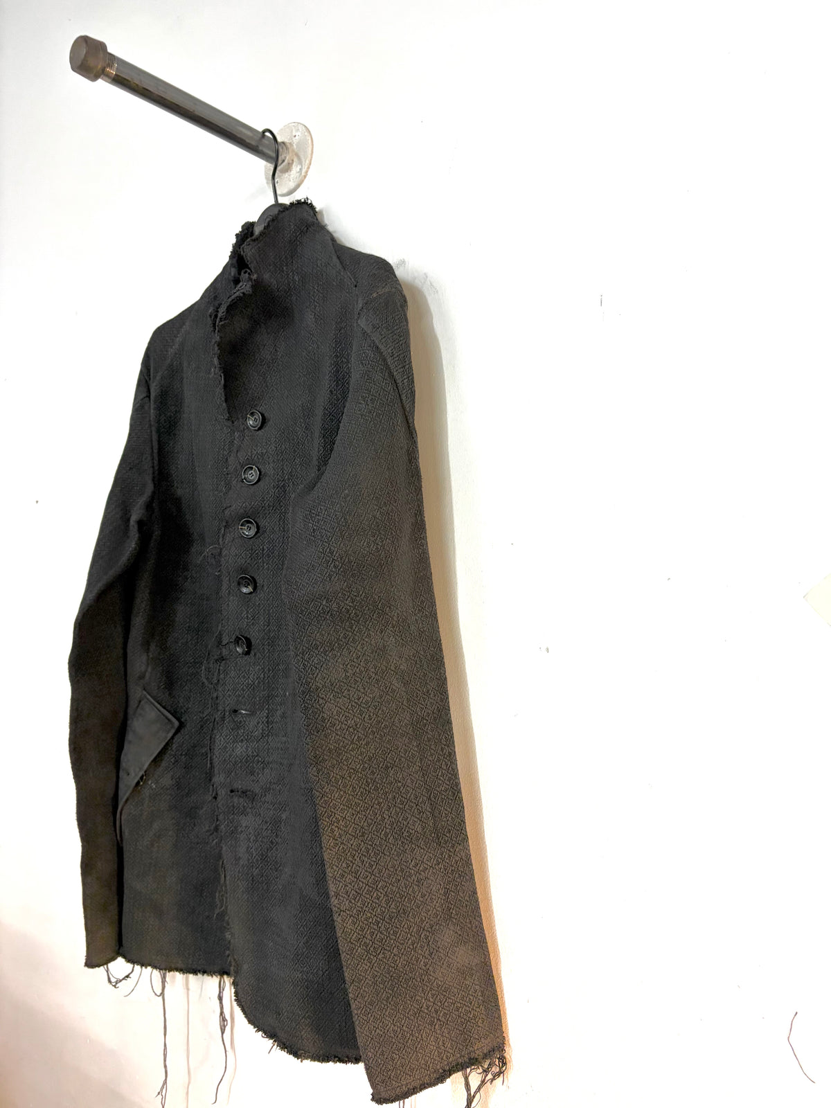 FW26 || DEKOLLETÉ MIT FEHLERN - DOPPELT GESTEPPTES SWEATSHIRT || SCHWARZE BAUMWOLLE