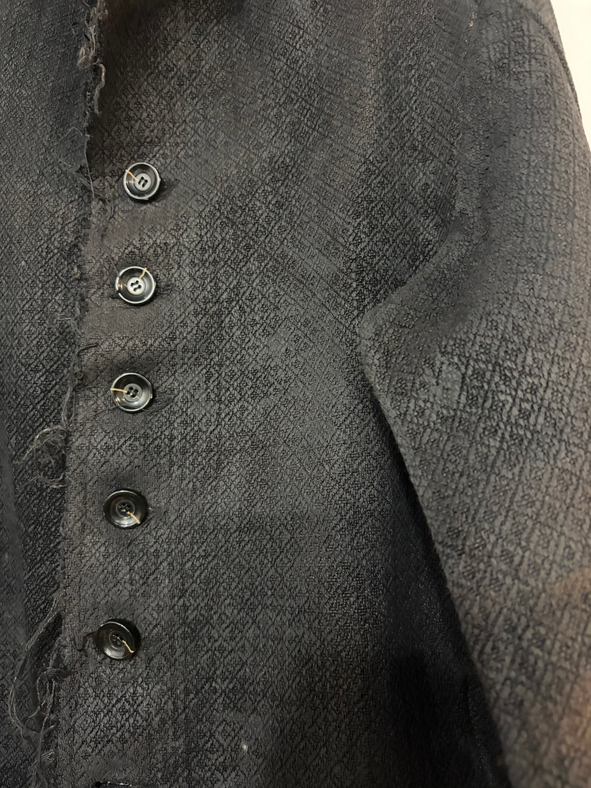 FW26 || DEKOLLETÉ MIT FEHLERN - DOPPELT GESTEPPTES SWEATSHIRT || SCHWARZE BAUMWOLLE