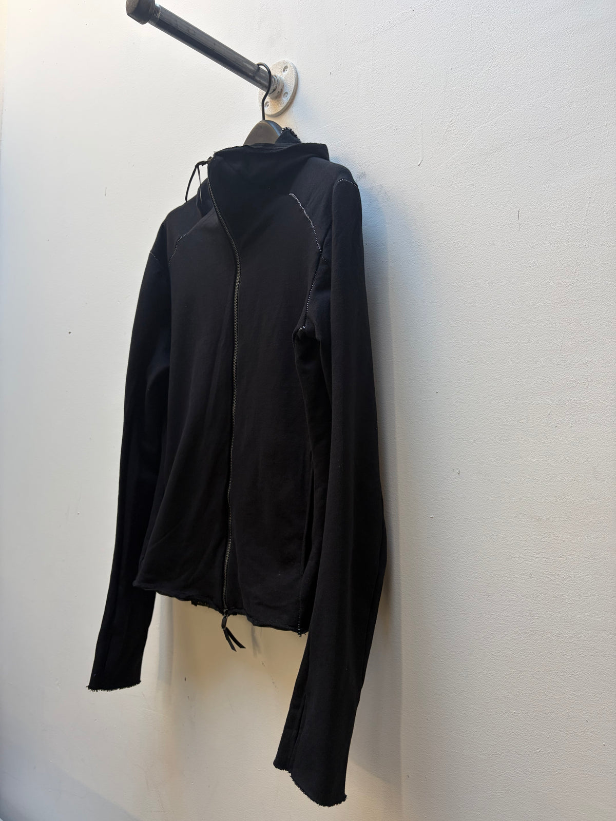 FW26  ||  HENRIKSSON CLASSIC || 100% COTTON || BLACK OVERLOCKED