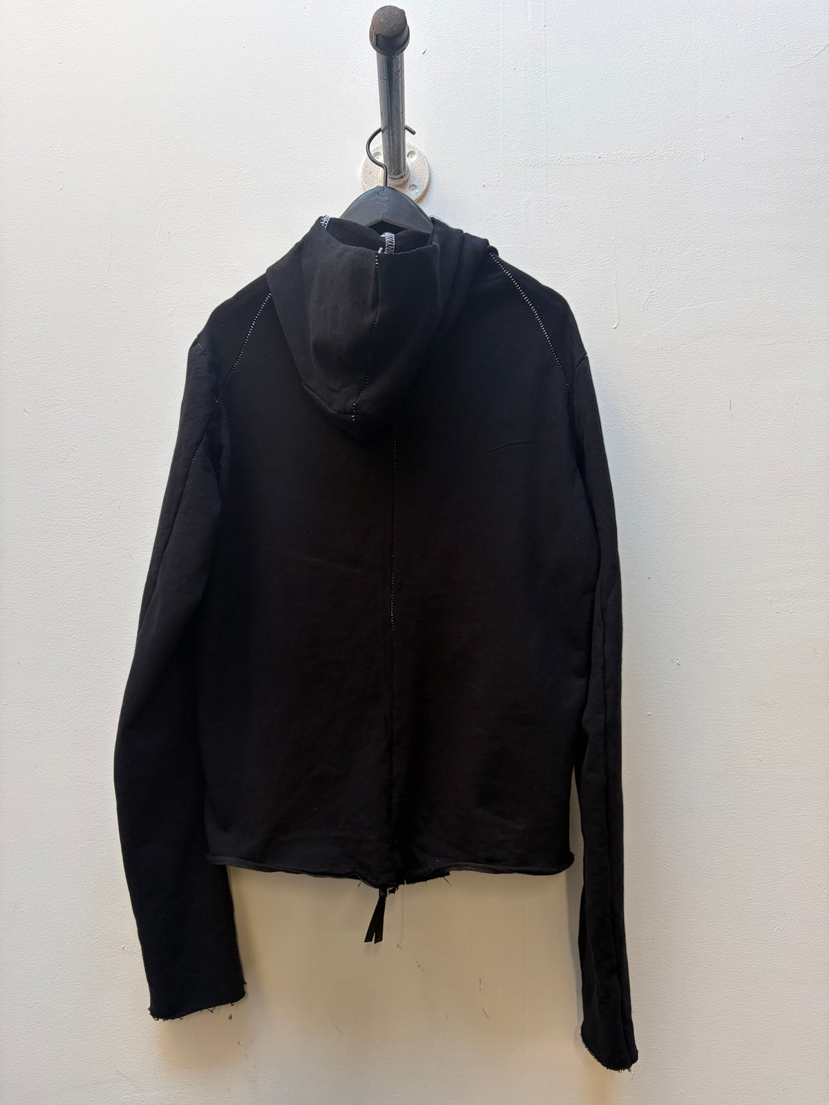 FW26  ||  HENRIKSSON CLASSIC || 100% COTTON || BLACK OVERLOCKED