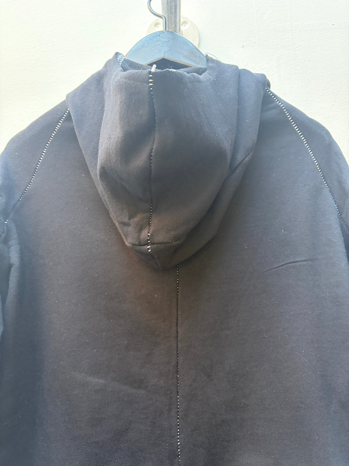 FW26  ||  HENRIKSSON CLASSIC || 100% COTTON || BLACK OVERLOCKED