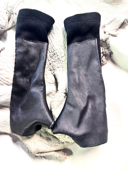 FW25 || OVERLOCKED SHORT ARM GAUNTLETS || LEATHER + WOOL BLEND