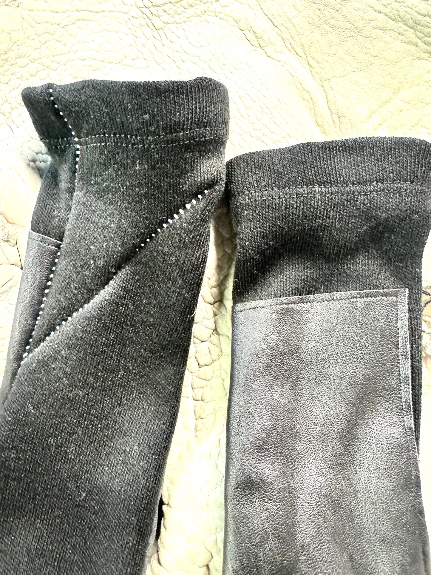 FW25 || OVERLOCKED SHORT ARM GAUNTLETS || LEATHER + WOOL BLEND
